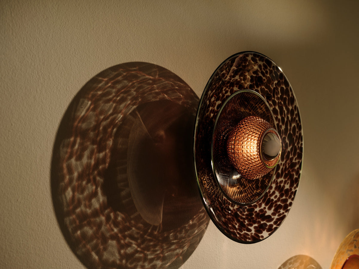 Vägglampa Disco Rama, brun • Design by Us