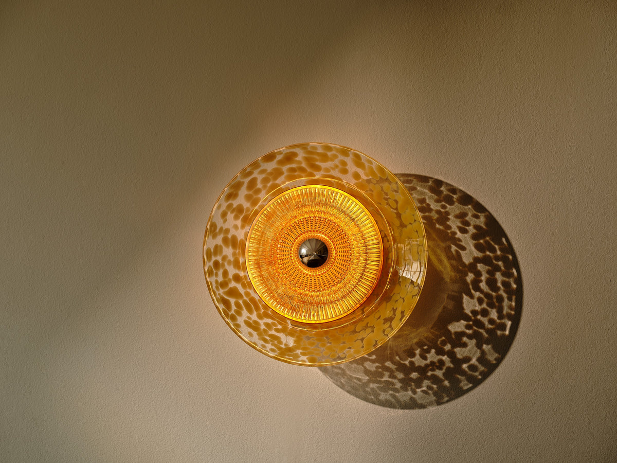 Discolampa Rama vägglampa, amber • Design by Us