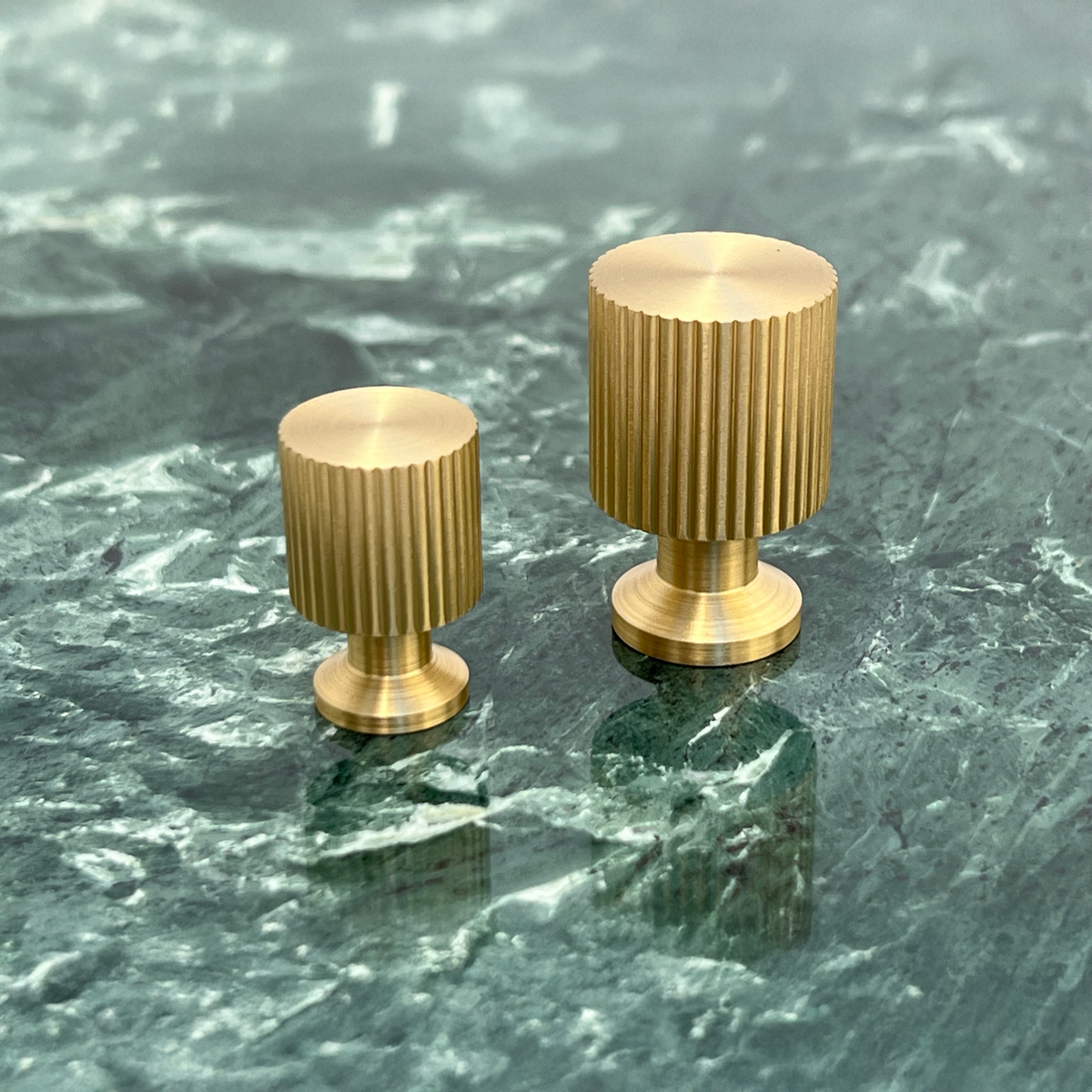Møbelknop i børstet messing uden lak, 33 mm - Marienlund • Chr. Jørgensen - Copenhagenhomedesign