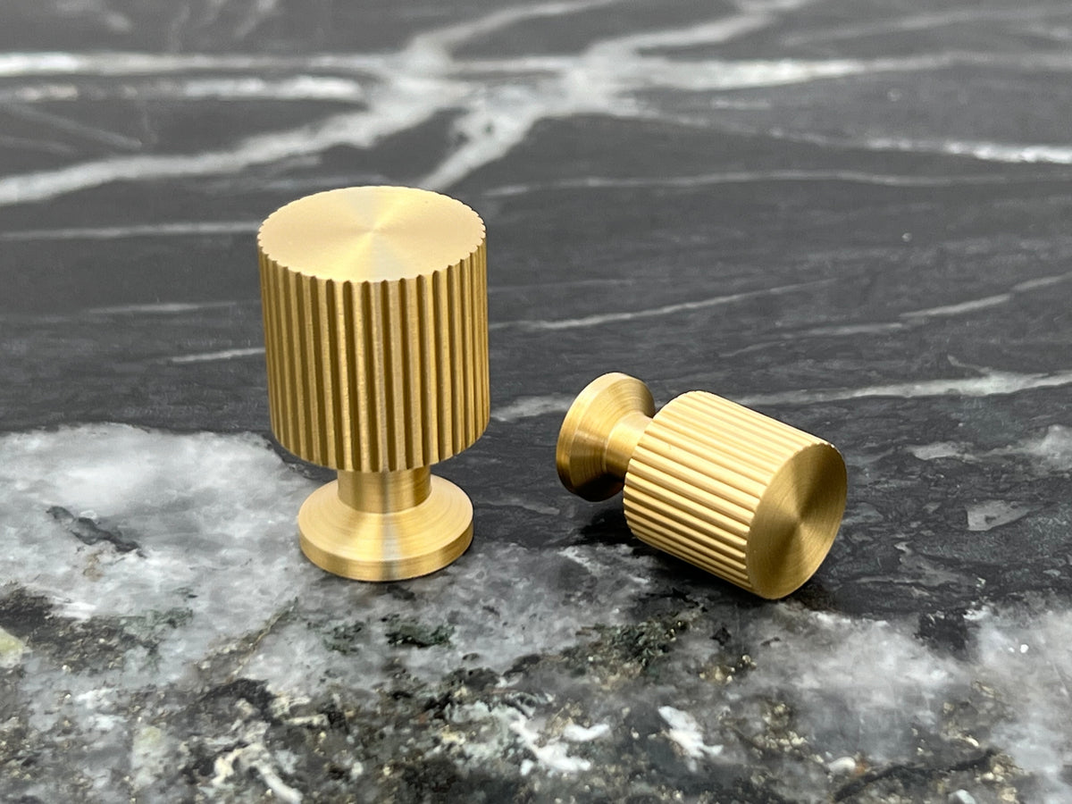 Møbelknop i børstet messing uden lak, 33 mm - Marienlund • Chr. Jørgensen - Copenhagenhomedesign