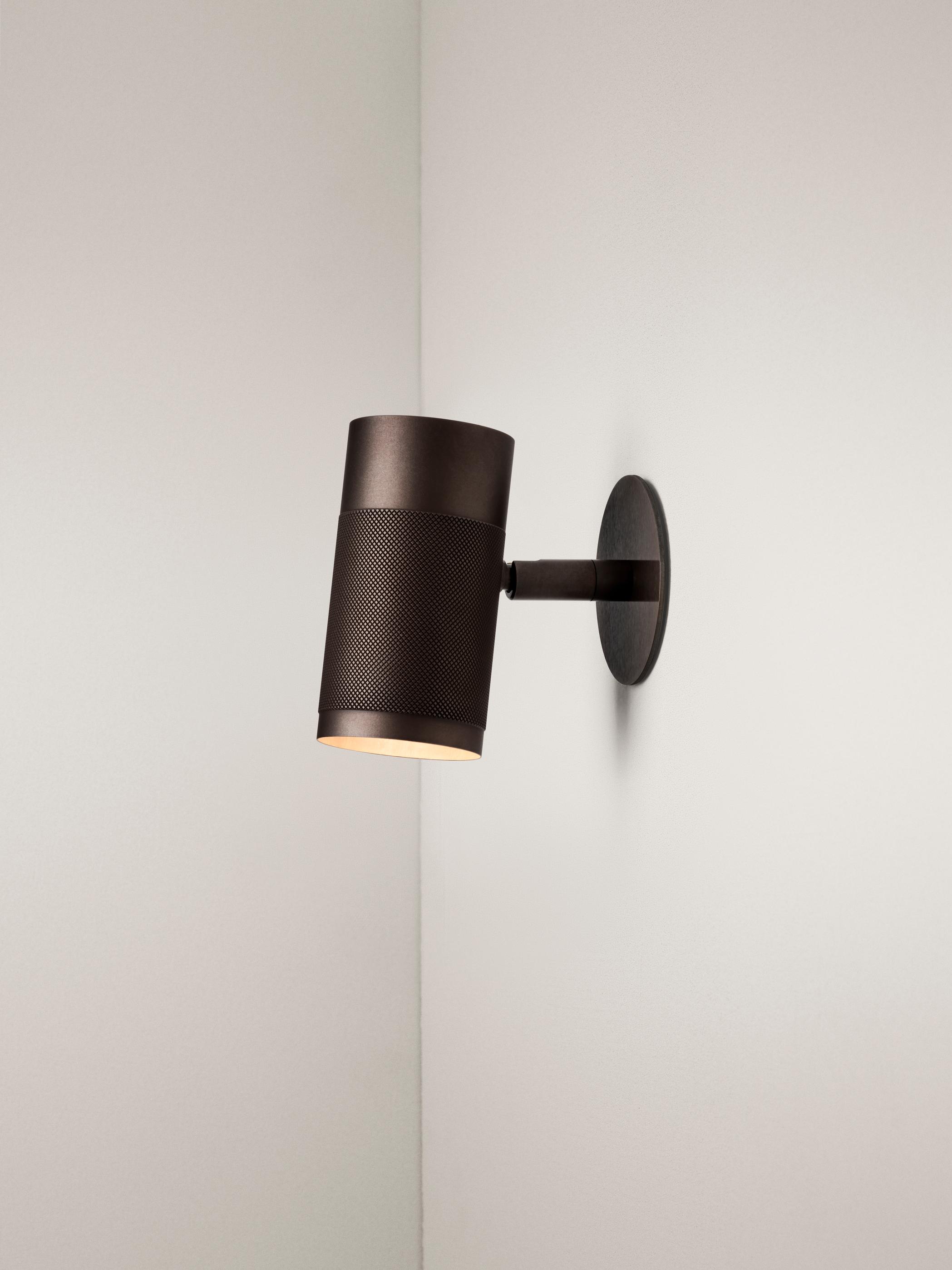Patrone Recessed Small vägglampa med täckplatta, brunerad mässing • Thorup Copenhagen