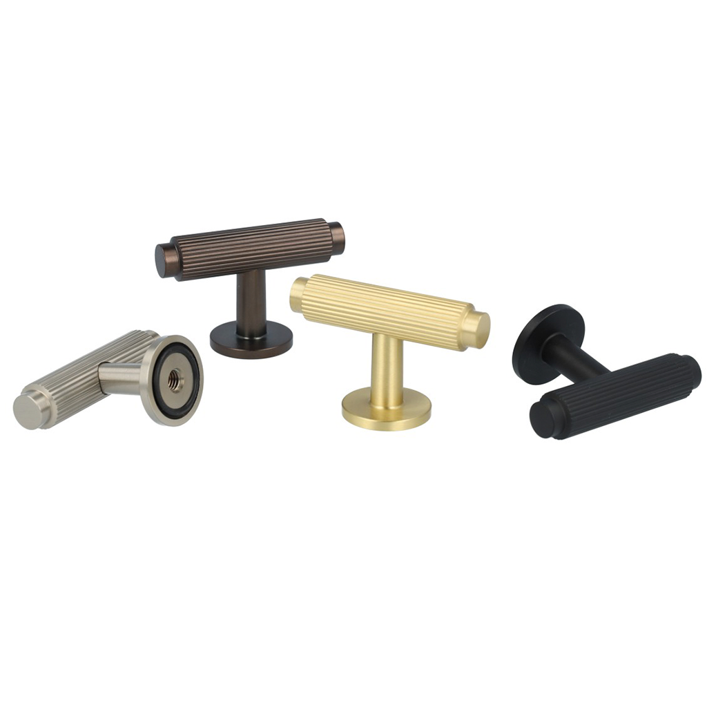 Møbelknop T-bar med linjeret design i bronze / bruneret messing - Ryvang • Chr. Jørgensen - Copenhagenhomedesign