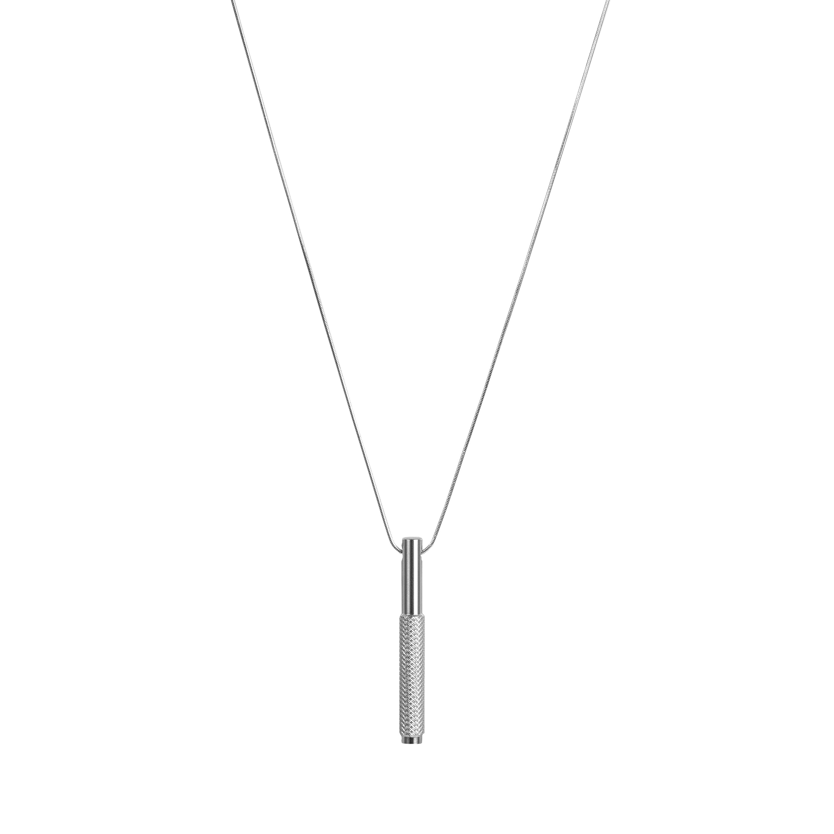 Halsband och avlångt hänge i stål. Hänget är dekorerat med det populära diamantslipade mönstret.