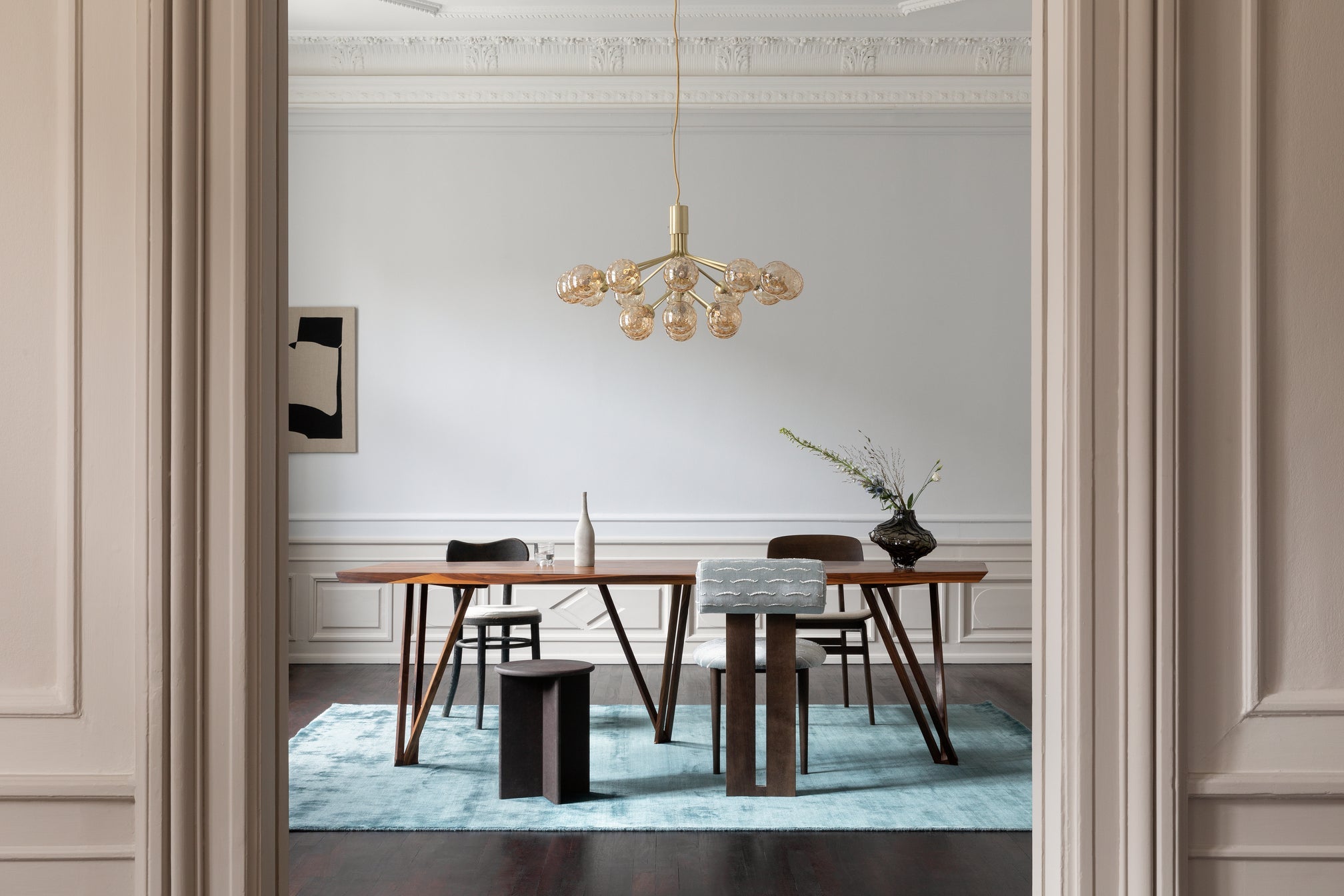 Apiales 18 ljuskrona, brushed brass / optic gold • NUURA