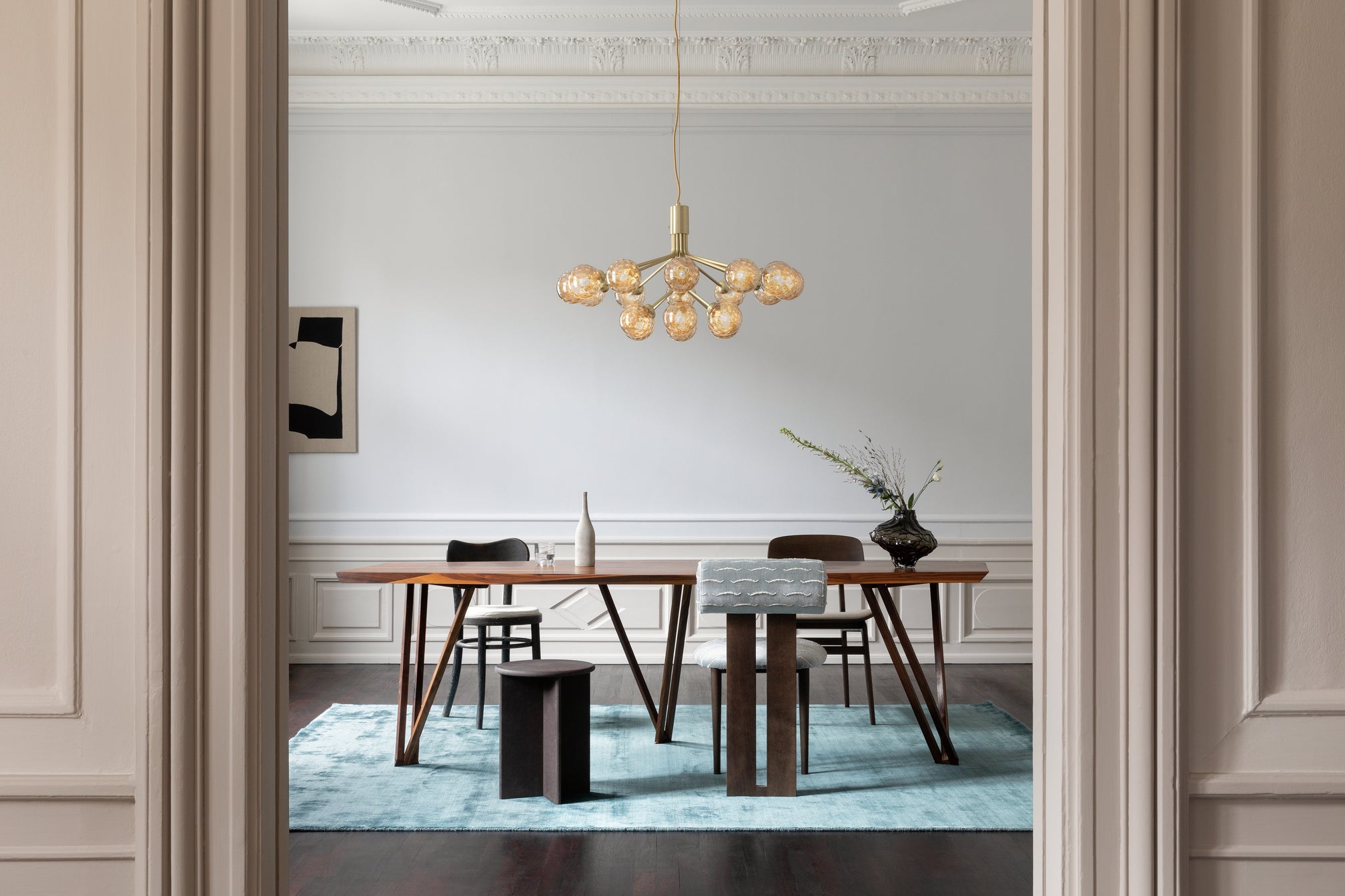 Apiales 18 ljuskrona, brushed brass / optic gold • NUURA