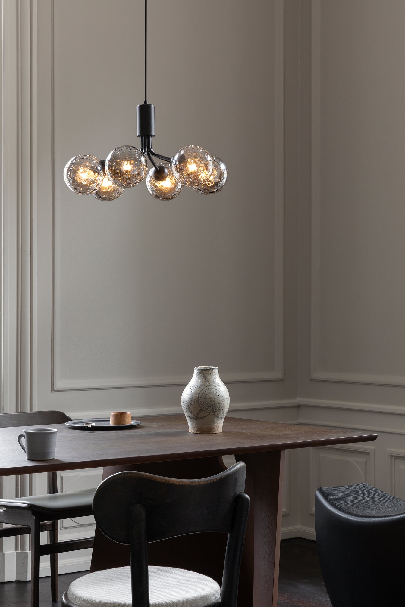 Apiales 6 ljuskrona, satin black / optic smoked • NUURA