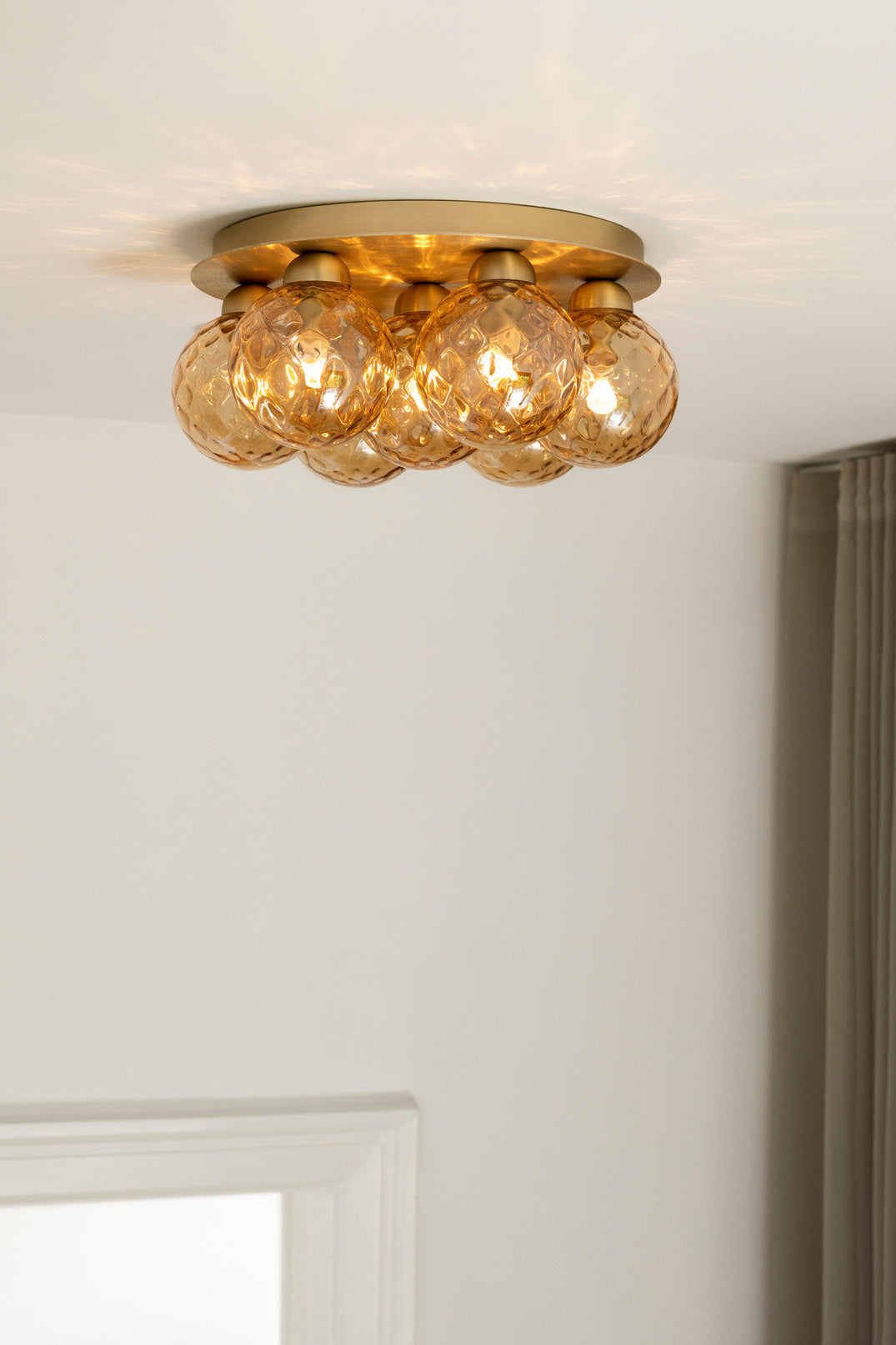 Apiales 7 Plafond ljuskrona, brushed brass / optic gold • NUURA
