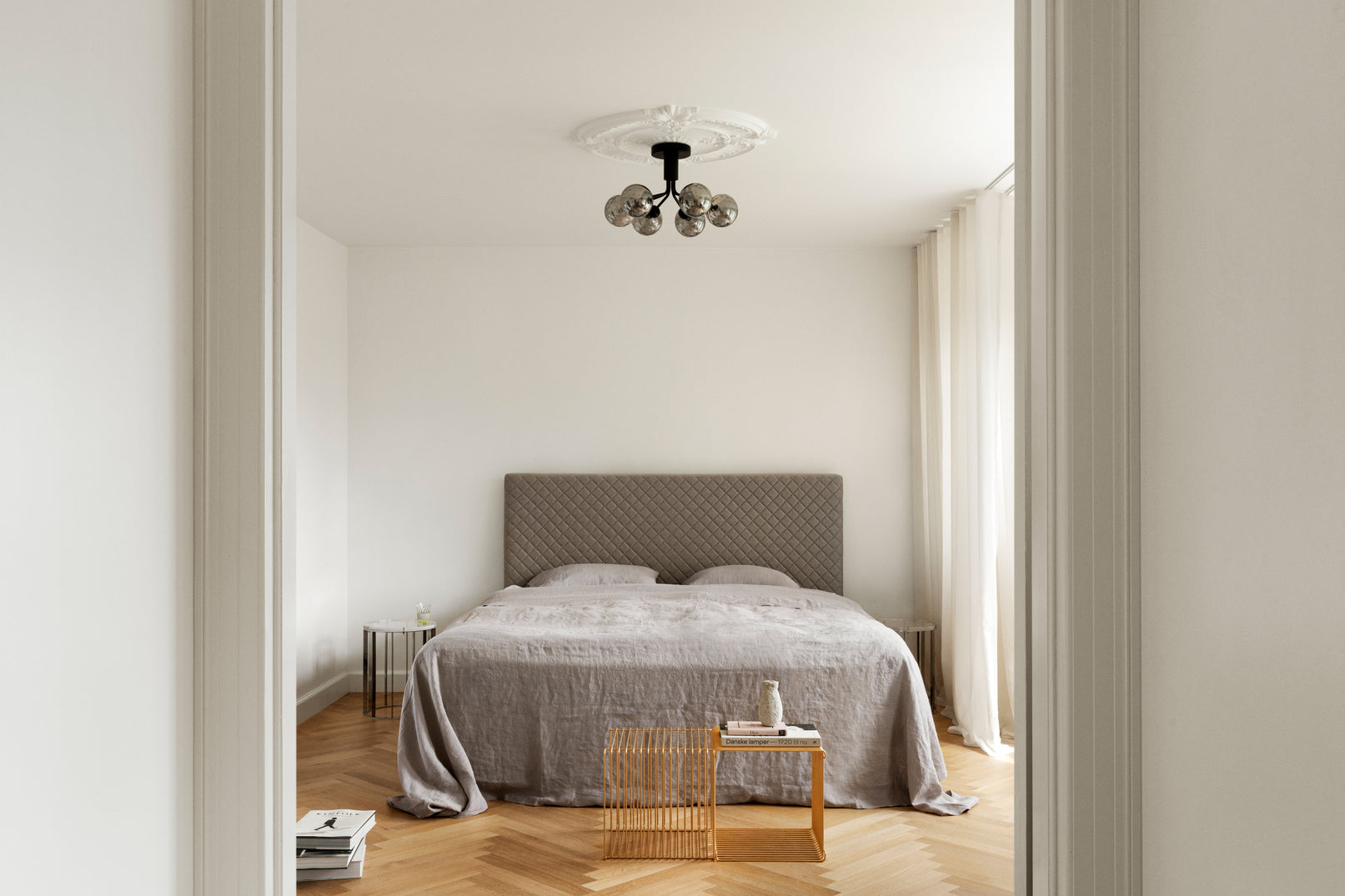 Apiales 9 Ceiling ljuskrona, satin black / optic smoked • NUURA