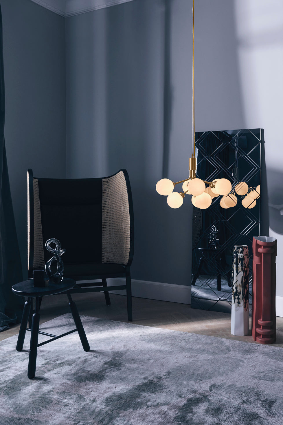 Apiales 9 ljuskrona, brushed brass / opal • NUURA