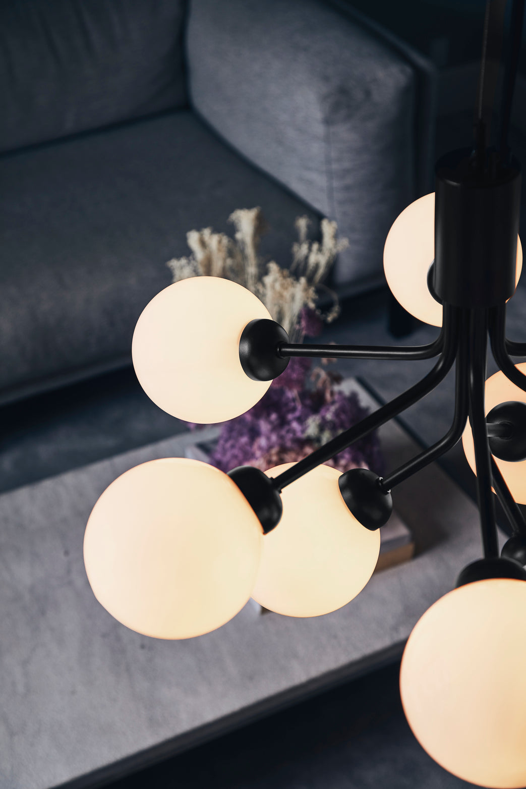 Apiales 9 ljuskrona, satin black / opal • NUURA