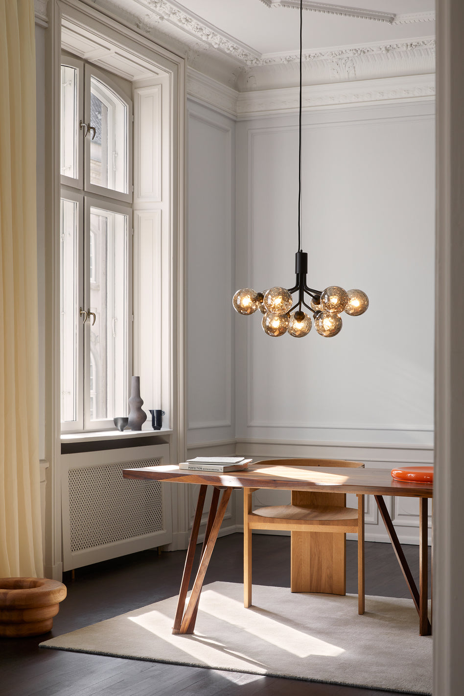 Apiales 9 ljuskrona, satin black / optic smoked • NUURA