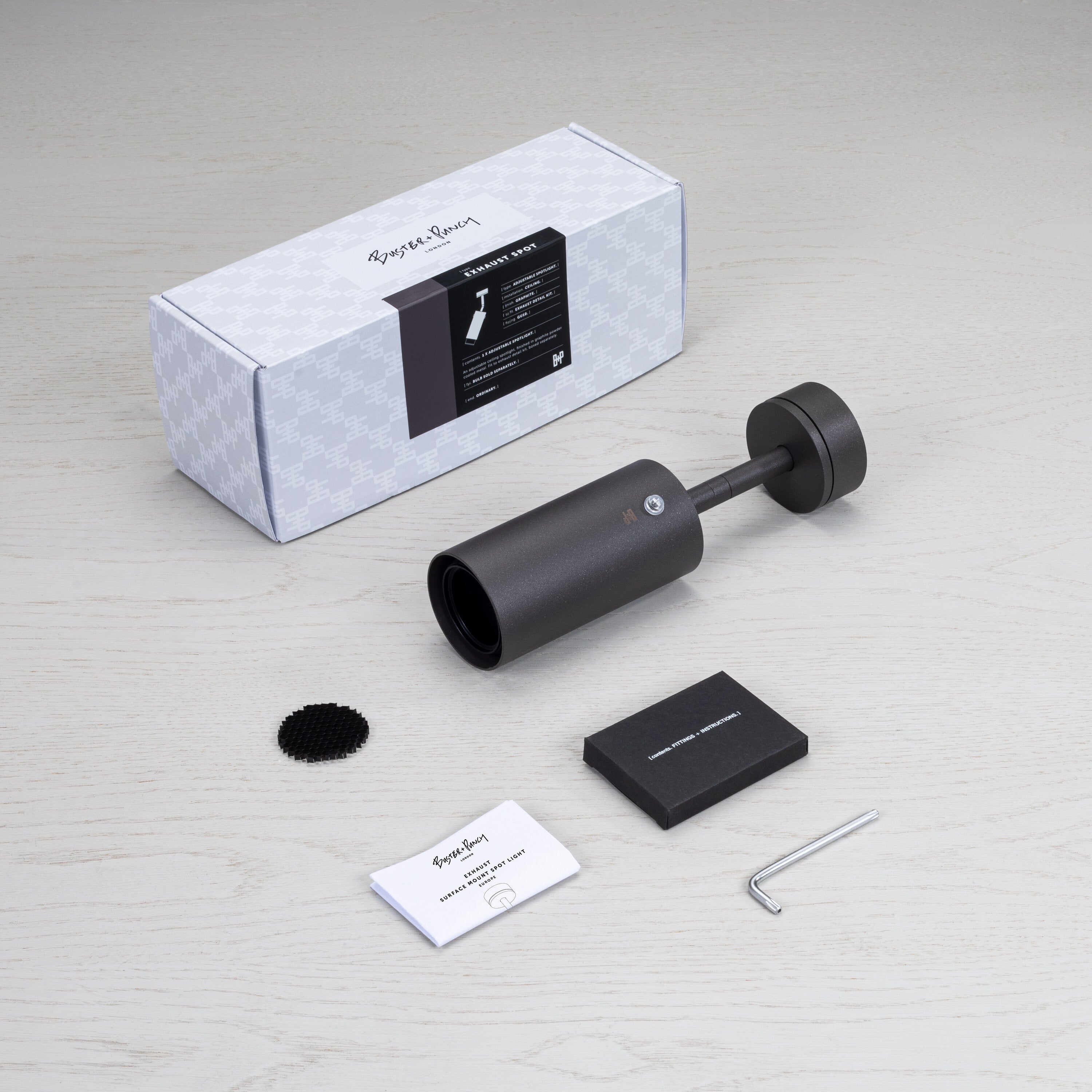 Exhaust spot i grafit med detaljer i gun metal • Buster + Punch