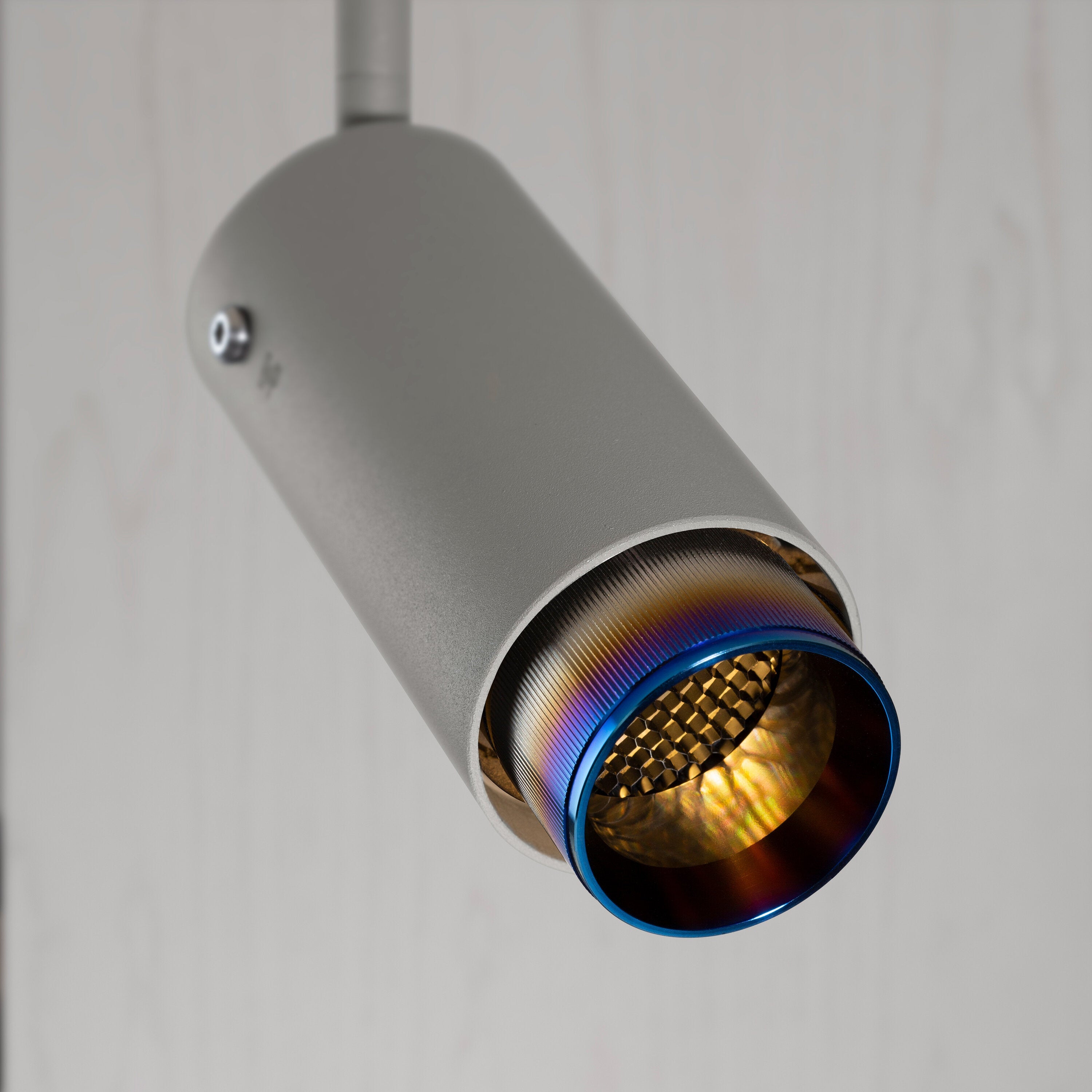Exhaust spot i sten och med detaljer i Burnt steel • Buster + Punch