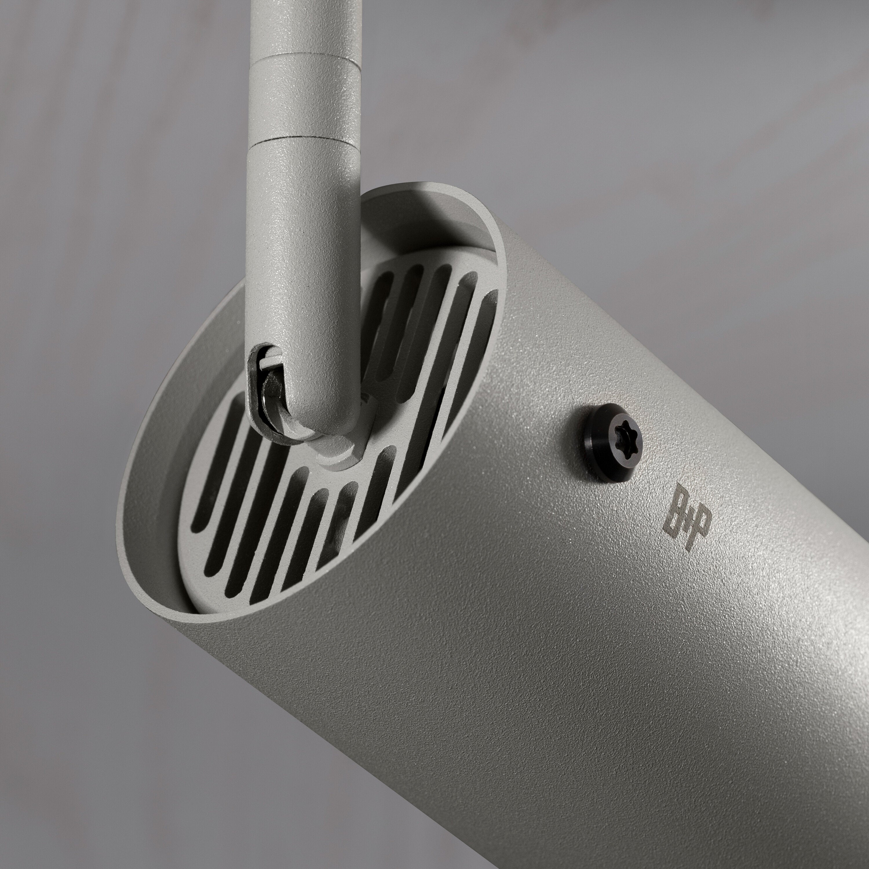 Exhaust spot i sten med detaljer i gun metal • Buster + Punch