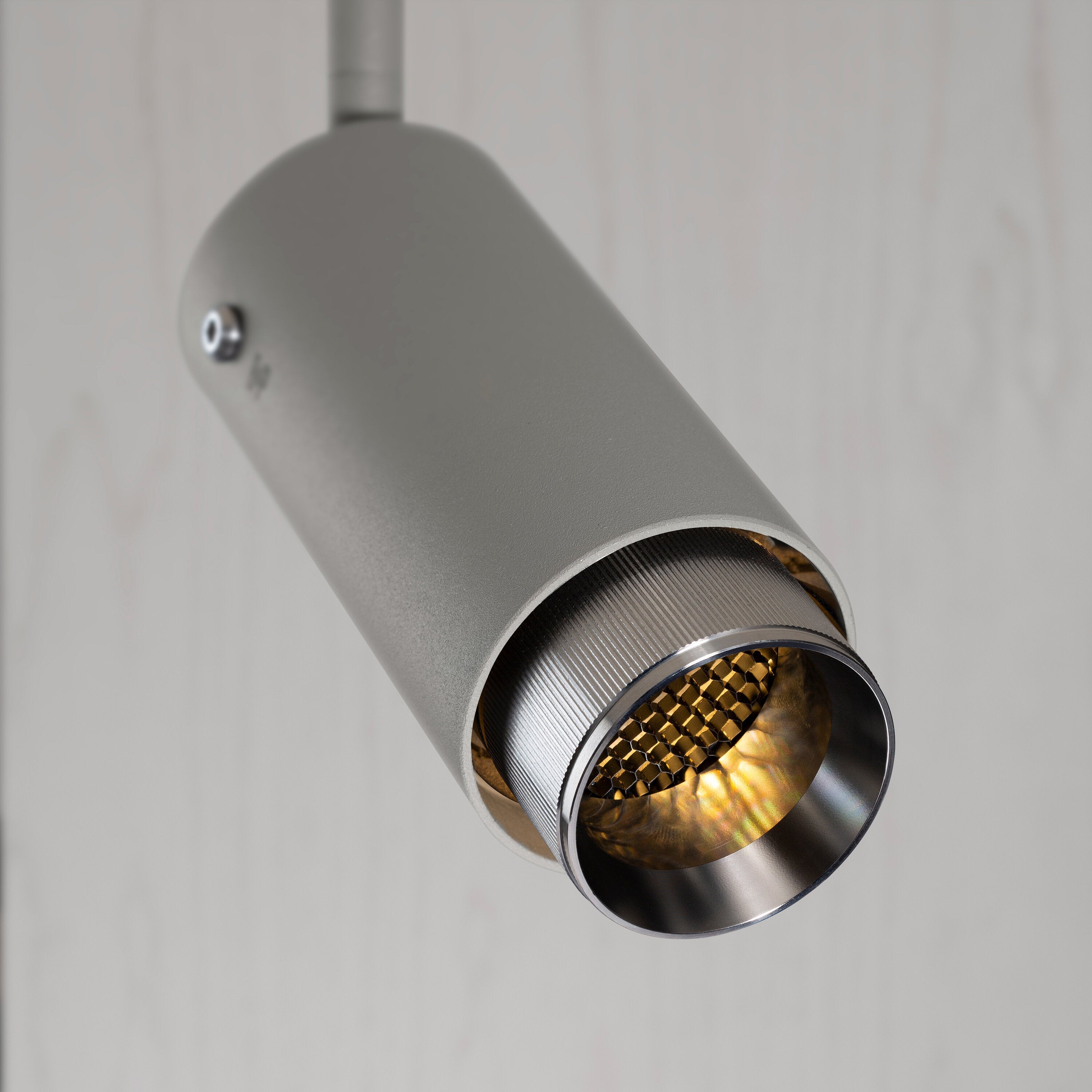 Exhaust spot i sten med detaljer i stål • Buster + Punch