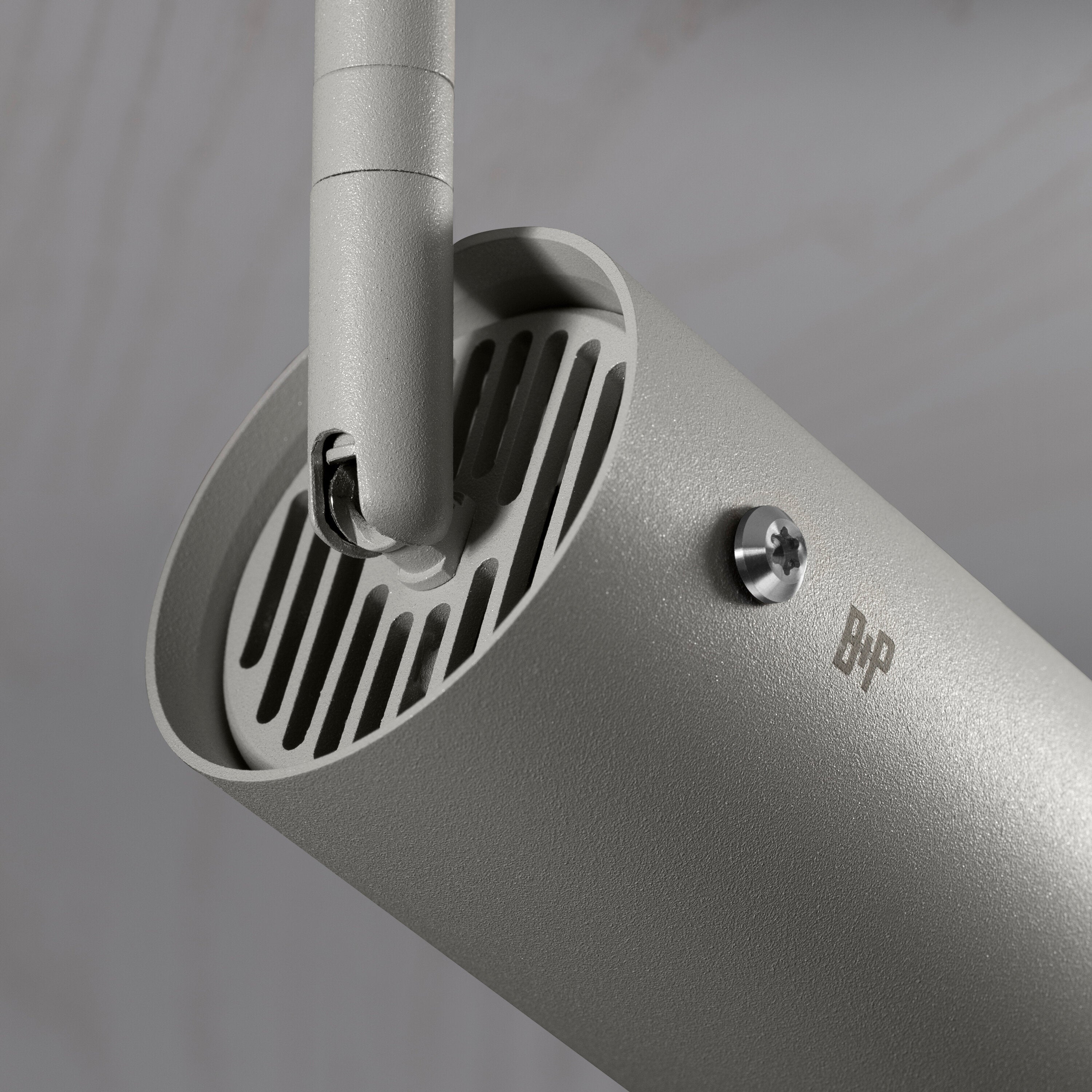 Exhaust spot i sten med detaljer i stål • Buster + Punch