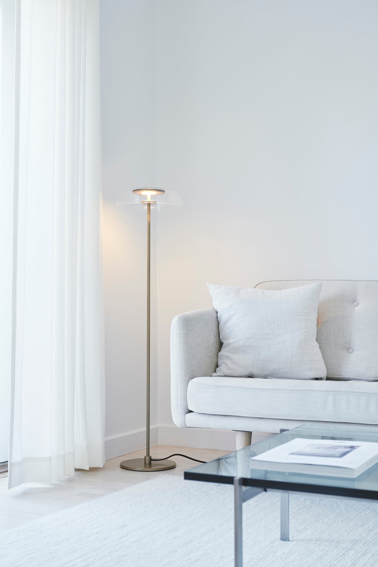Blossi Floor golvlampa, nordic gold / clear • NUURA