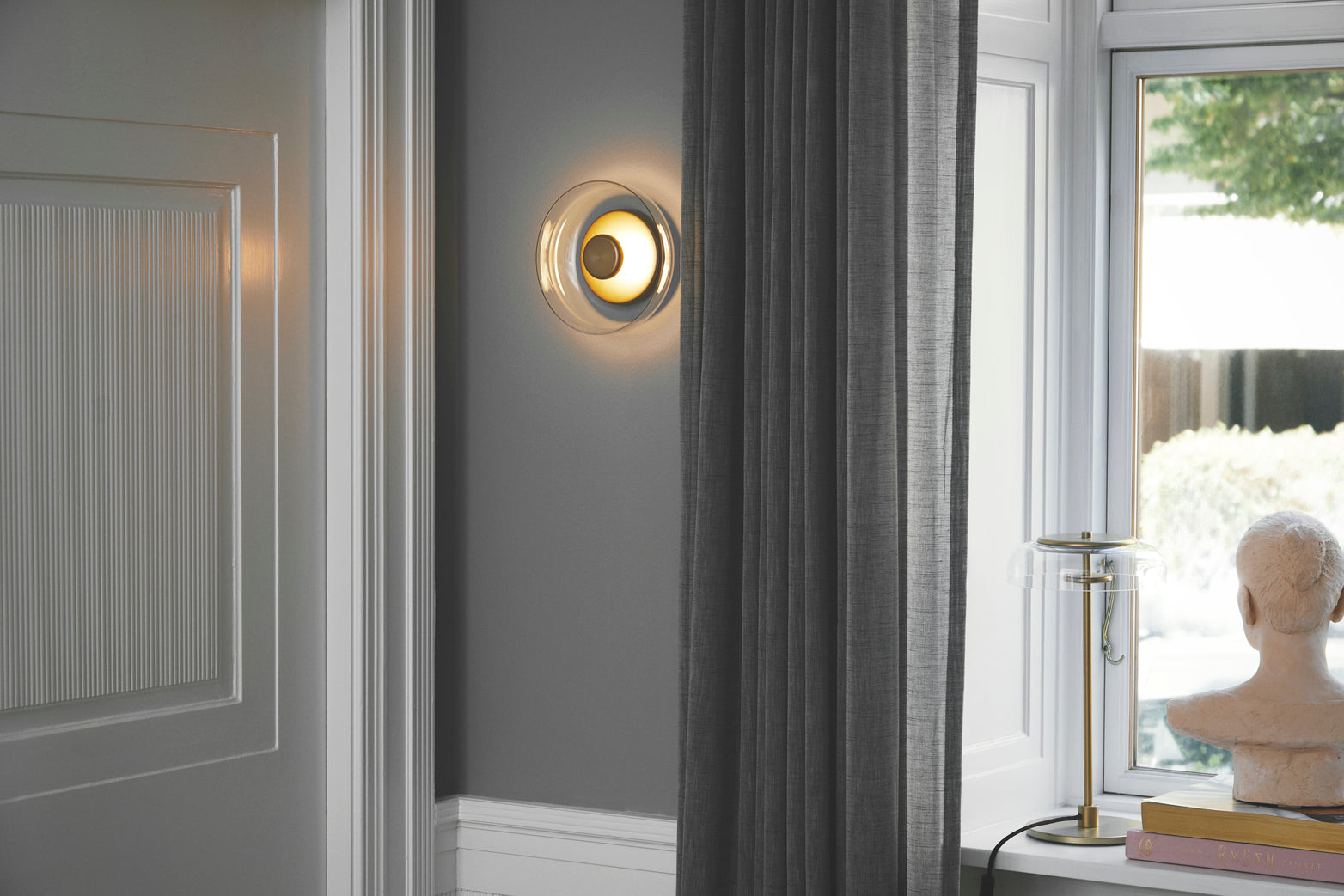 Blossi Wall vägglampa, nordic gold / clear • NUURA