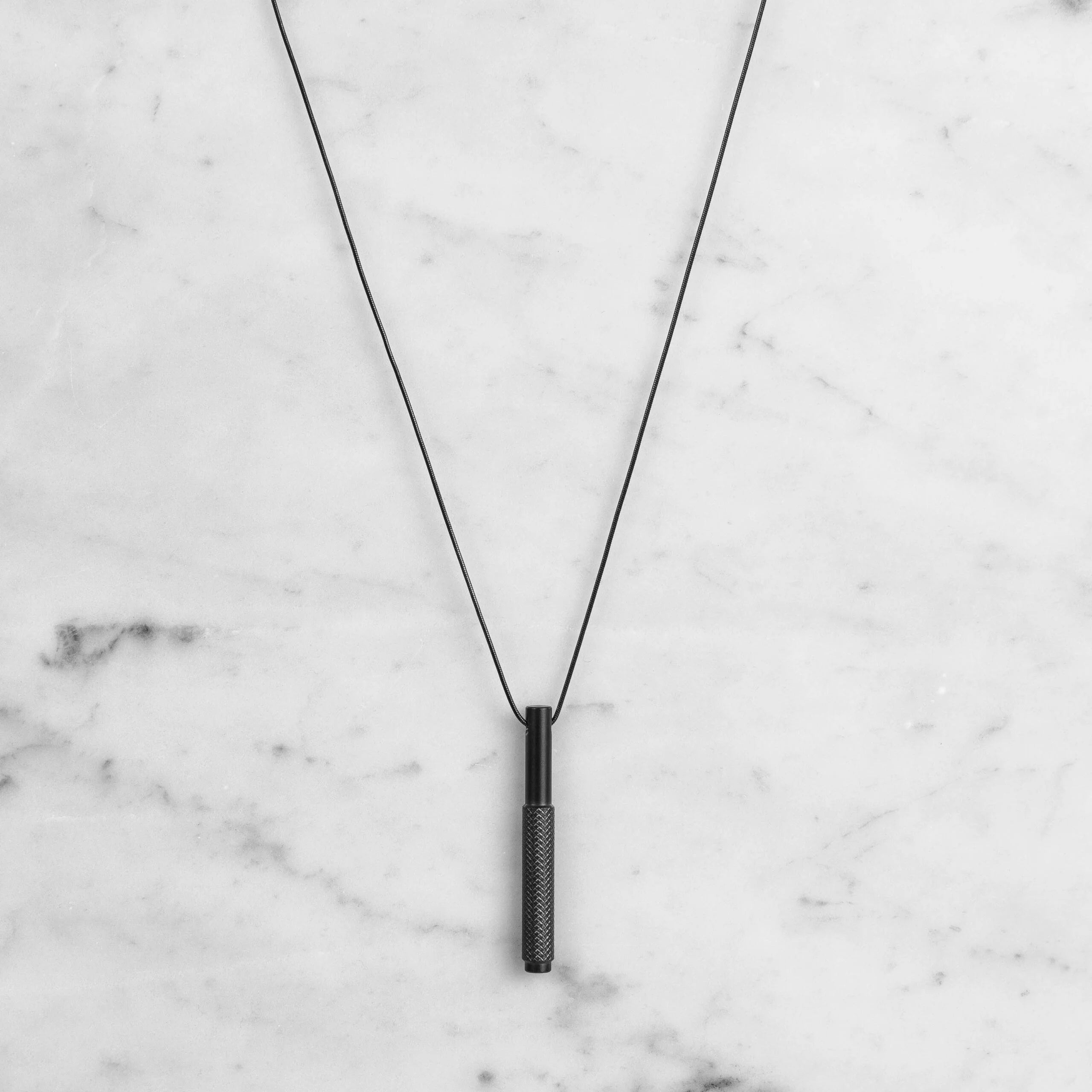 Vertical halsband, svart • Buster + Punch