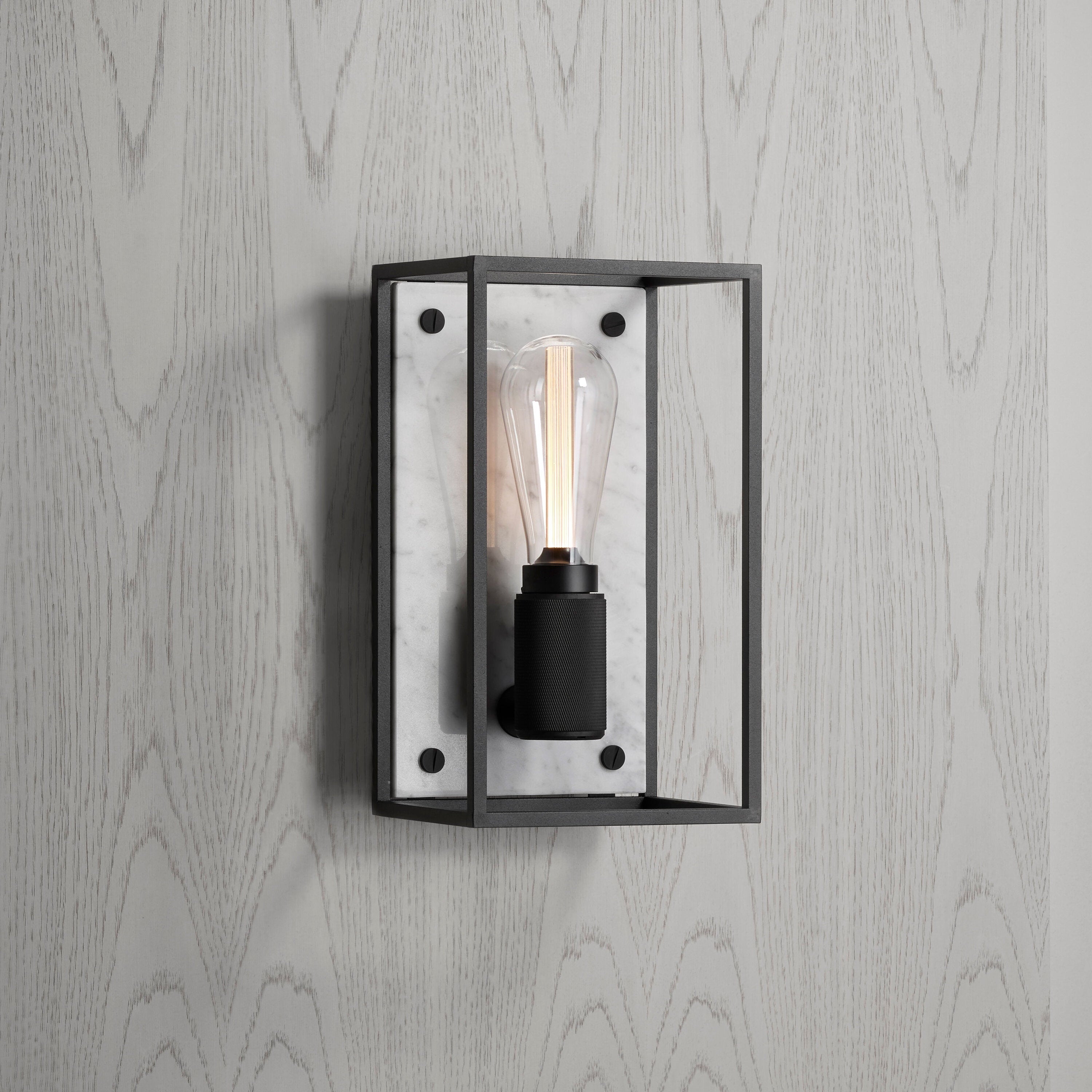 Caged vägglampa med vit marmor/medium • Buster + Punch