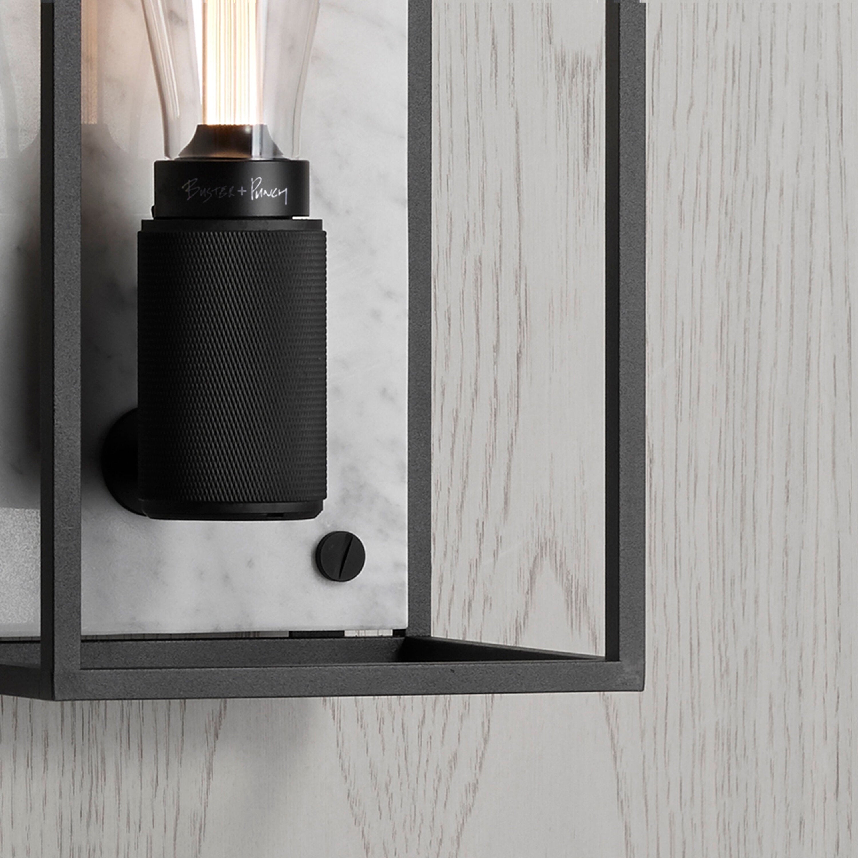 Caged vägglampa med vit marmor/medium • Buster + Punch