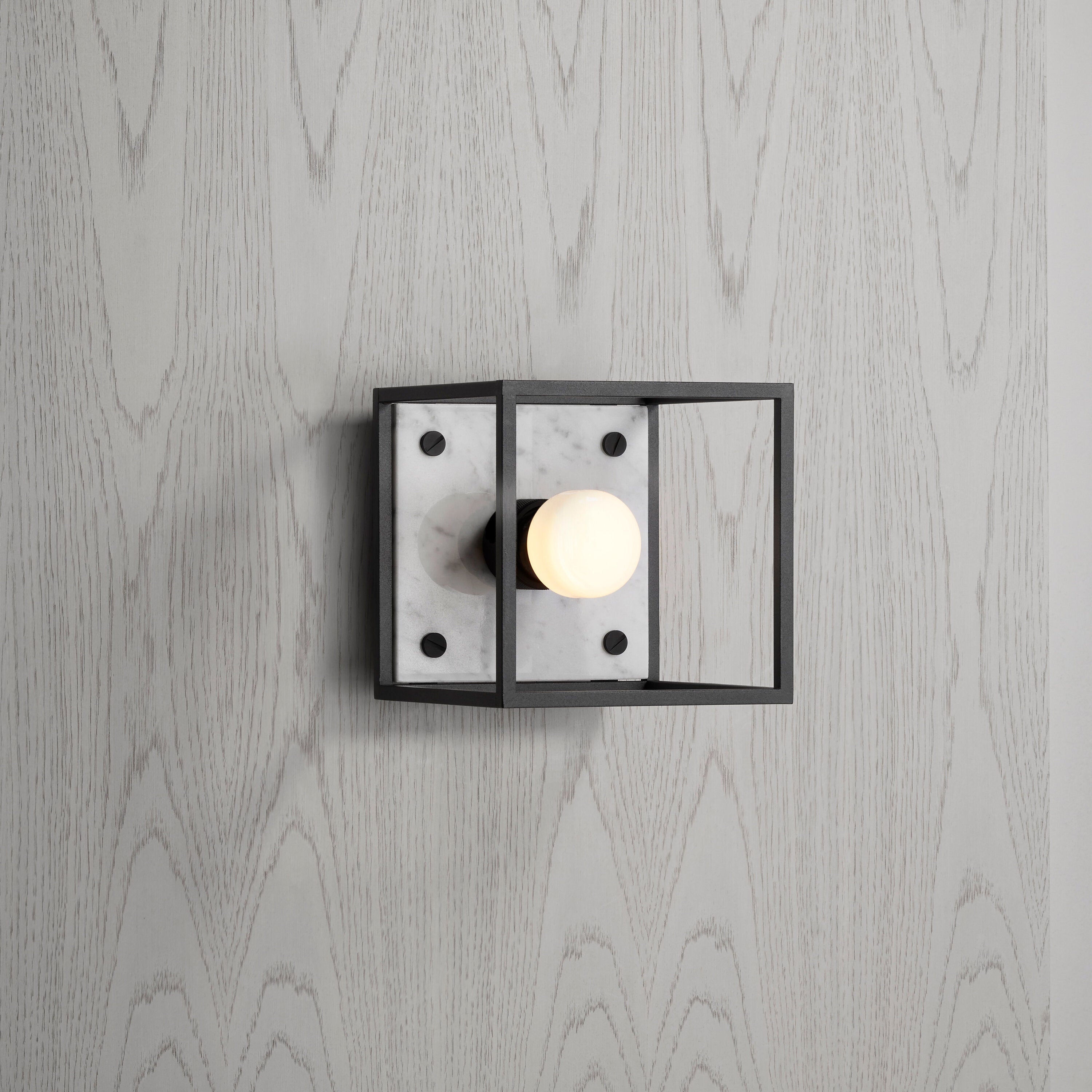 Caged vägglampa med vit marmor/small • Buster + Punch