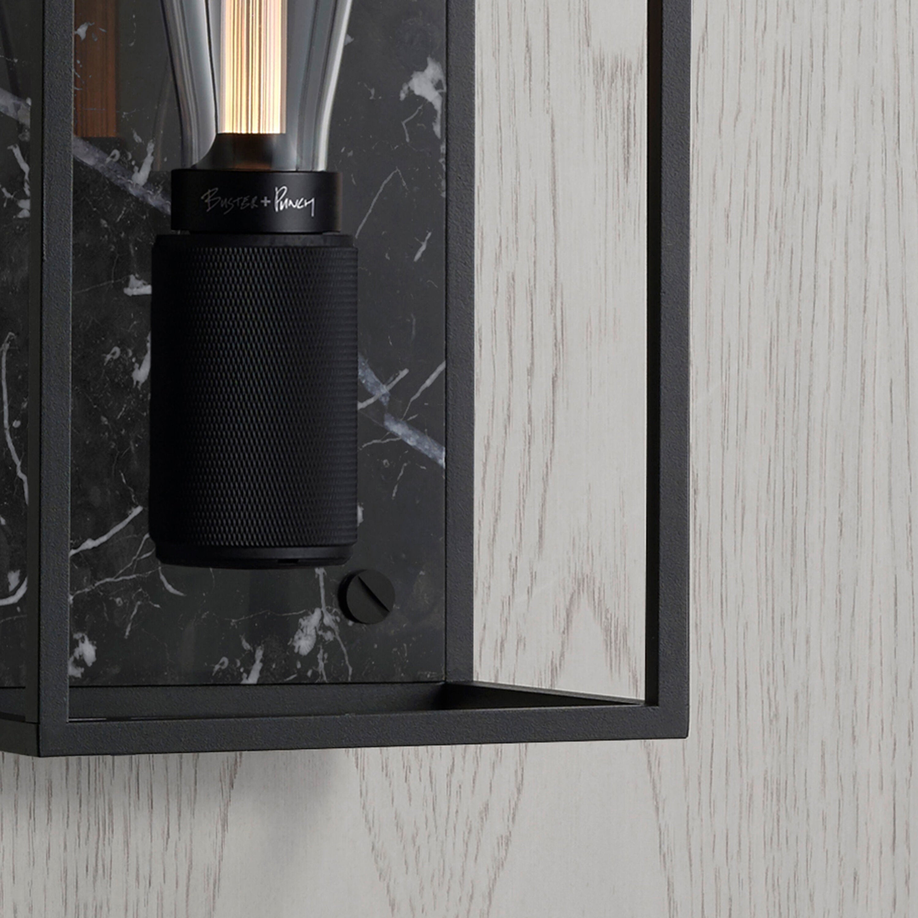 Caged vägglampa med svart marmor/medium • Buster + Punch