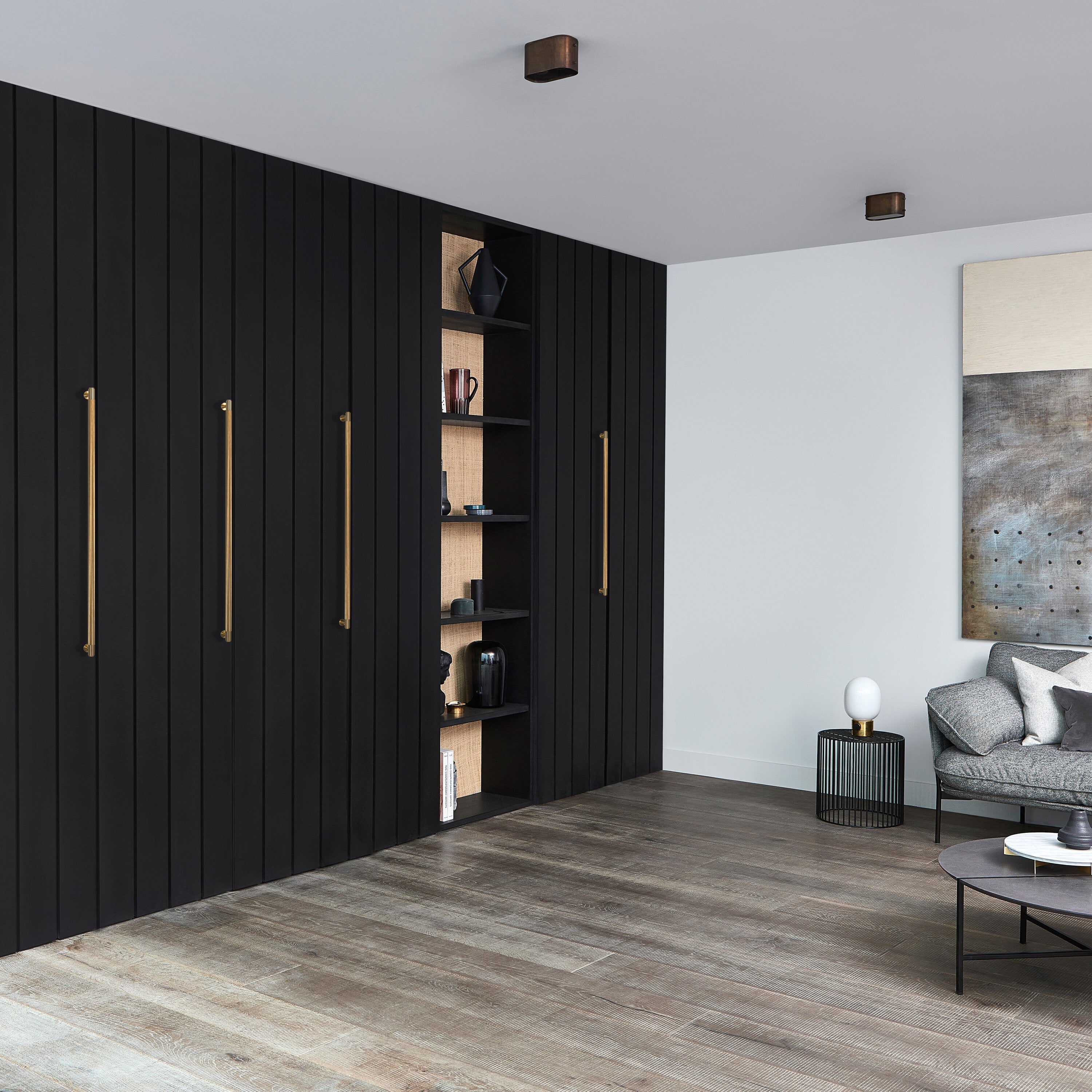 Cross Closet bar handtag i mässing med diamond cut mönster • Buster + Punch