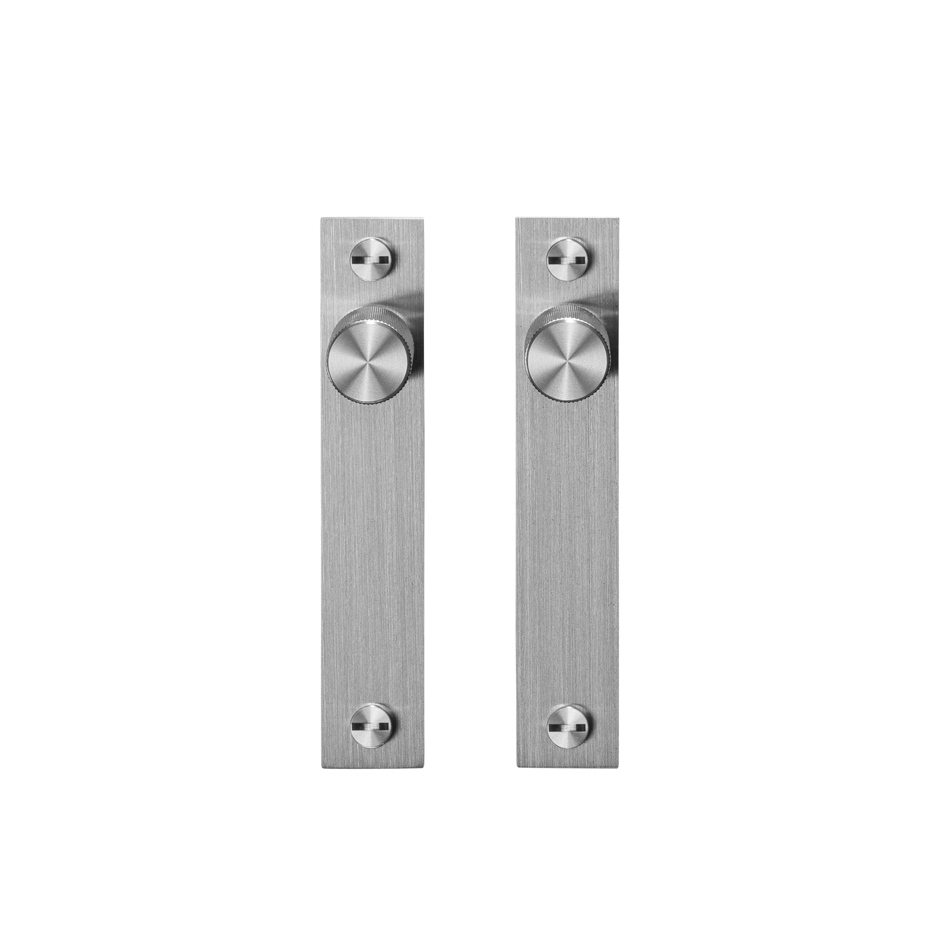 Cross plate möbelknopp i rostfritt stål med bakplatta och diamantslipat mönster – 2 st. • Buster + Punch