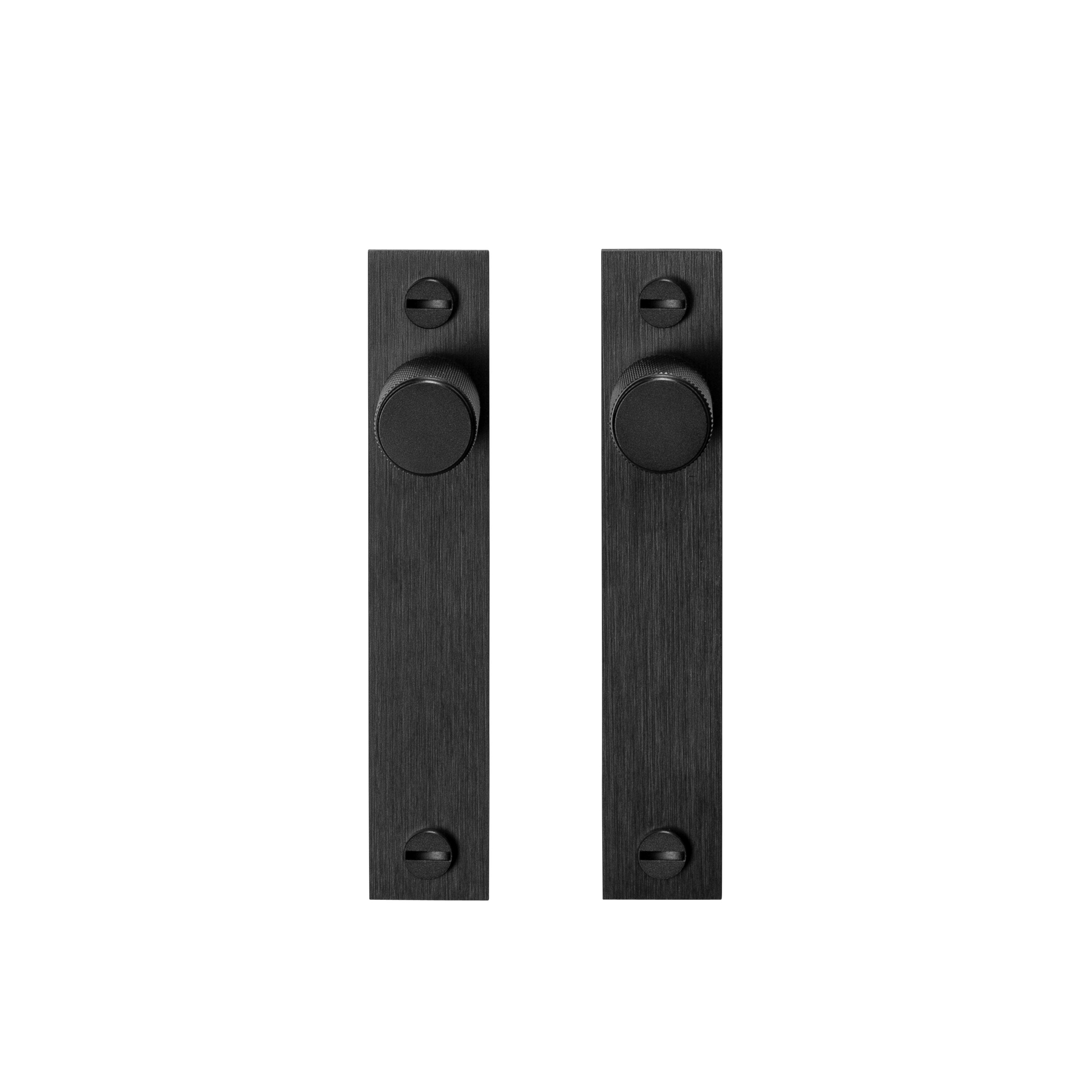 Cross plate möbelknopp i svart med bakplatta och diamantslipat mönster – 2 st. • Buster + Punch