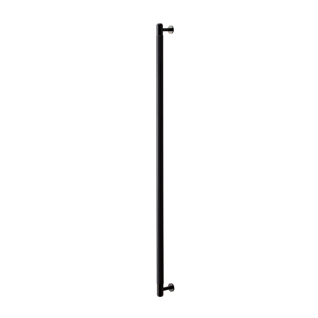 Cross dubbelsidigt dörrhandtag i svart aluminium med diamantslipat mönster 774 mm • Buster + Punch