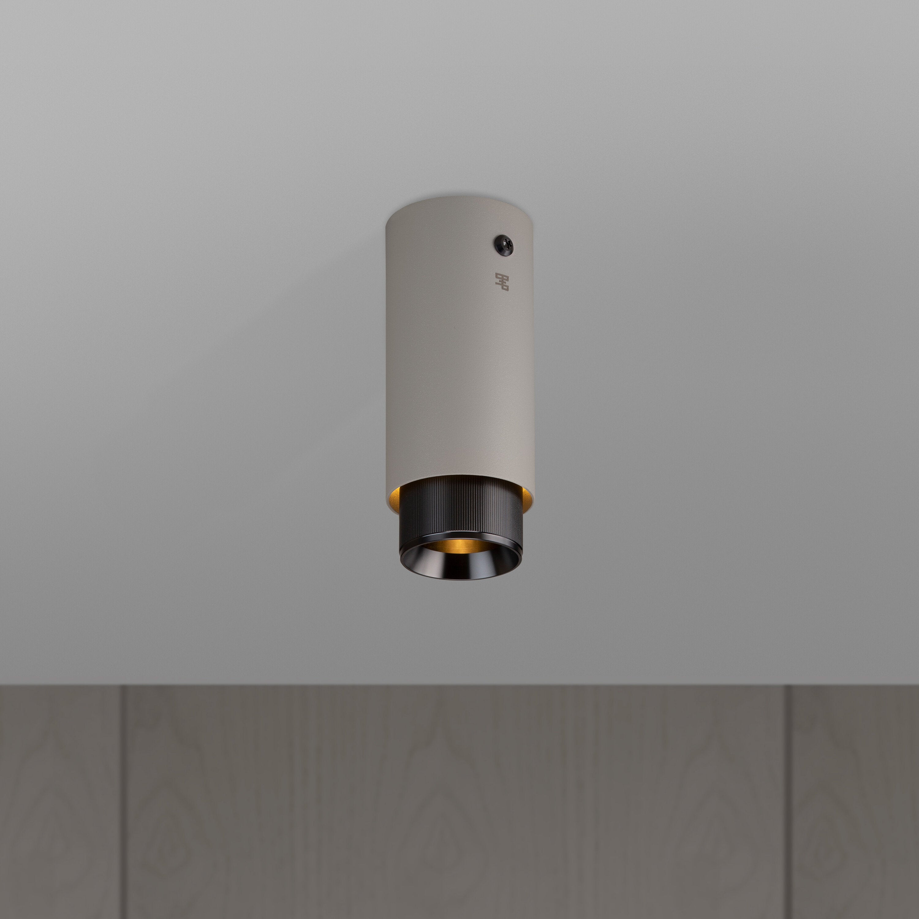 Exhaust Surface spot i sten med detaljer i gun metal • Buster + Punch