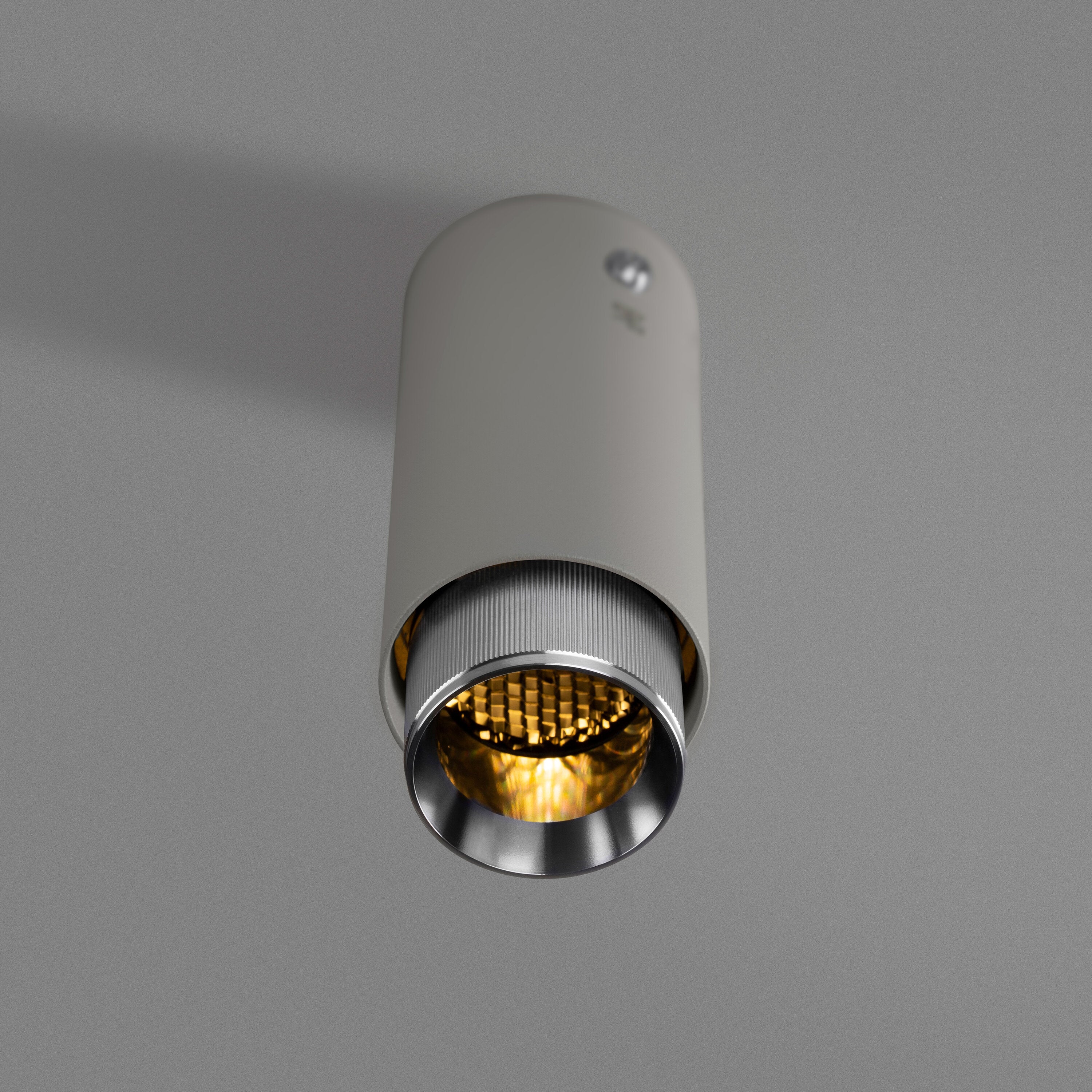Exhaust Surface spot i sten med detaljer i rostfritt stål • Buster + Punch