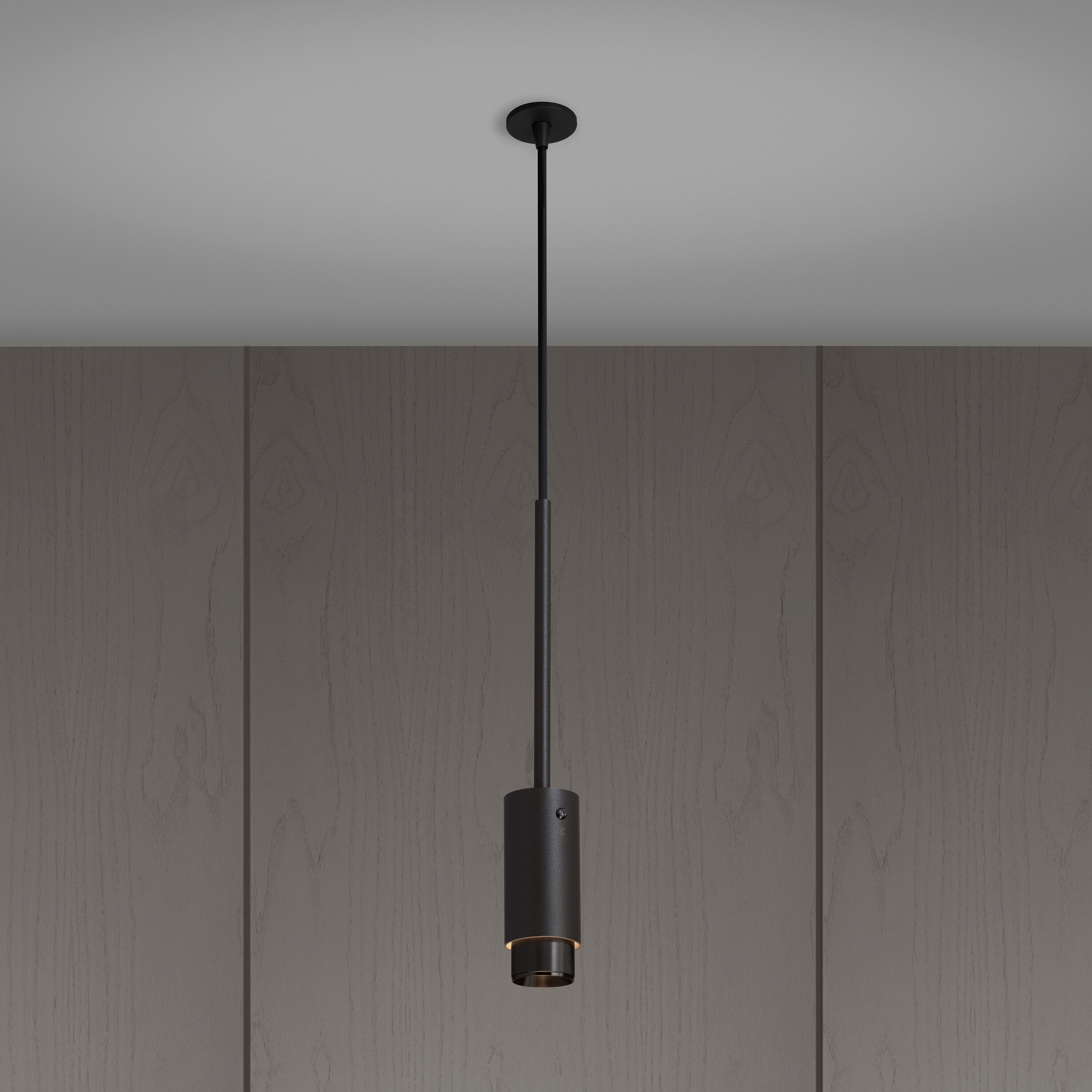 Exhaust pendellampa i grafit med detaljer i gun metal • Buster + Punch