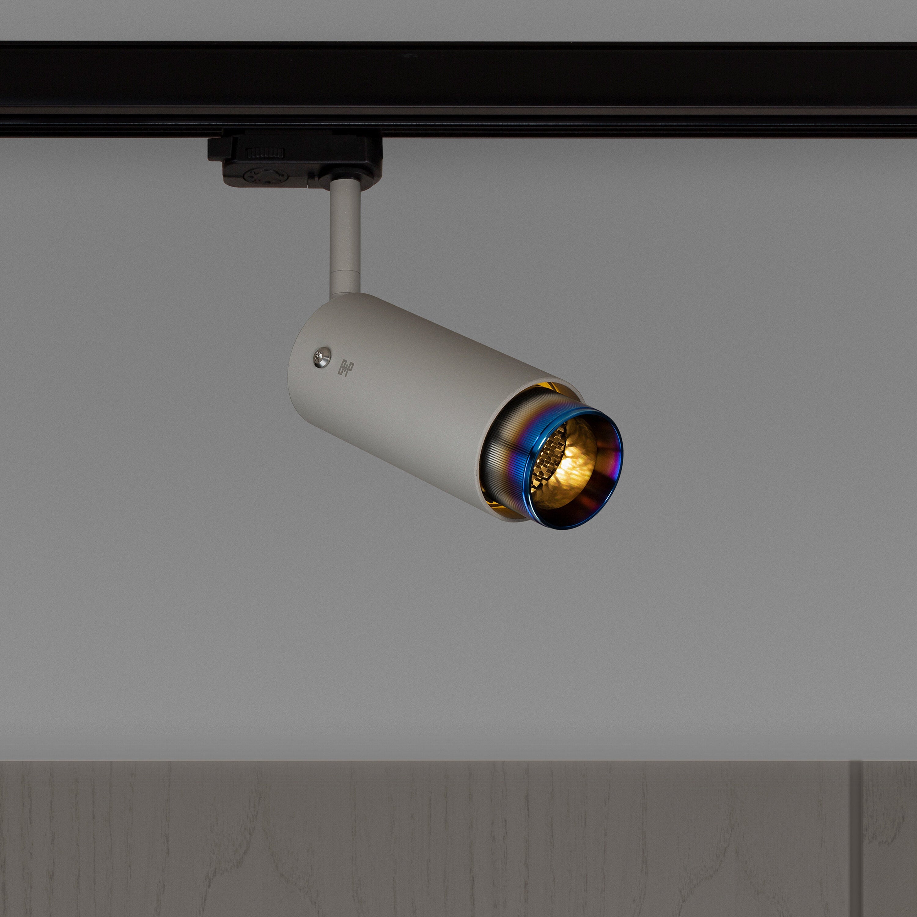 Exhaust track i sten med detaljer i burnt steel • Buster + Punch