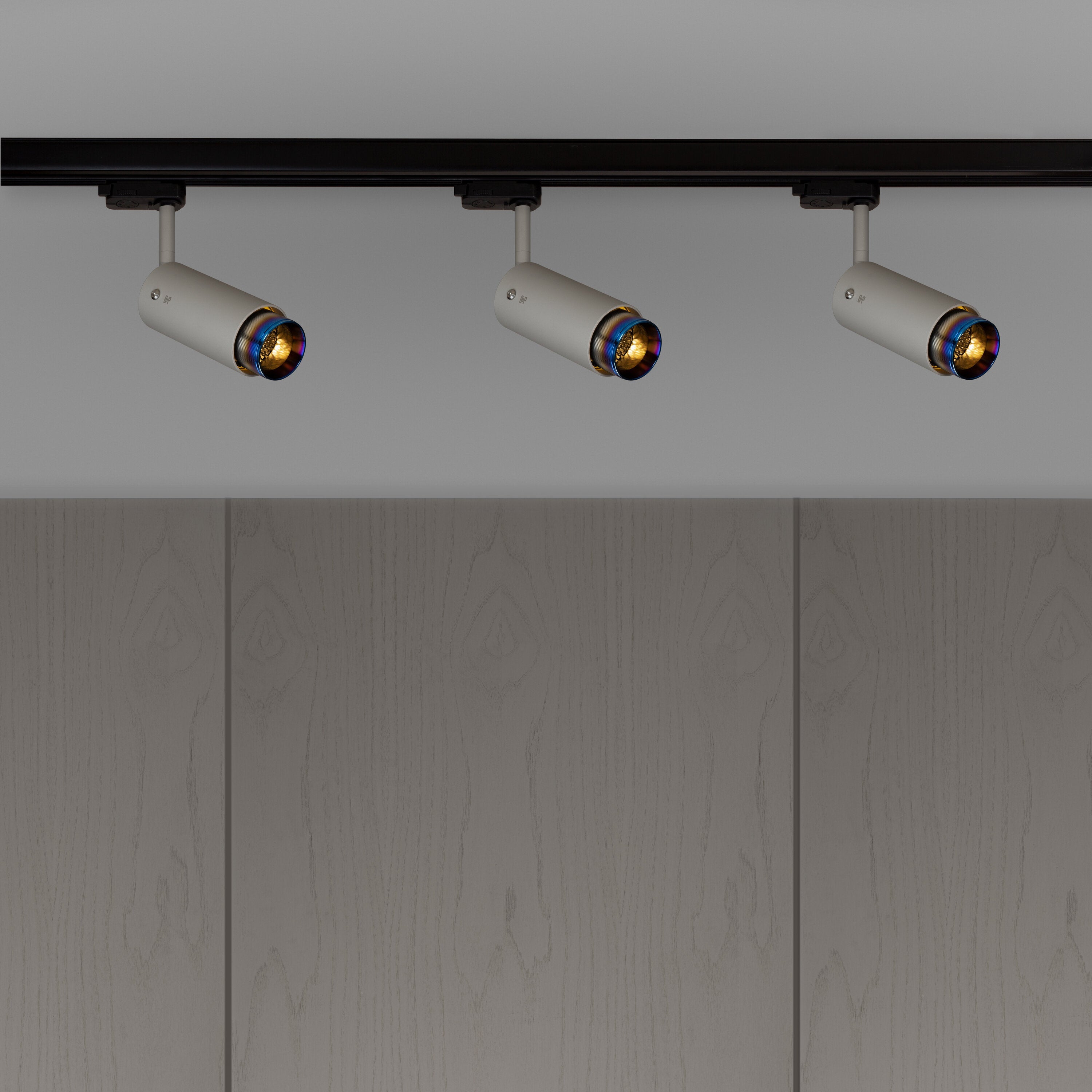 Exhaust track i sten med detaljer i burnt steel • Buster + Punch