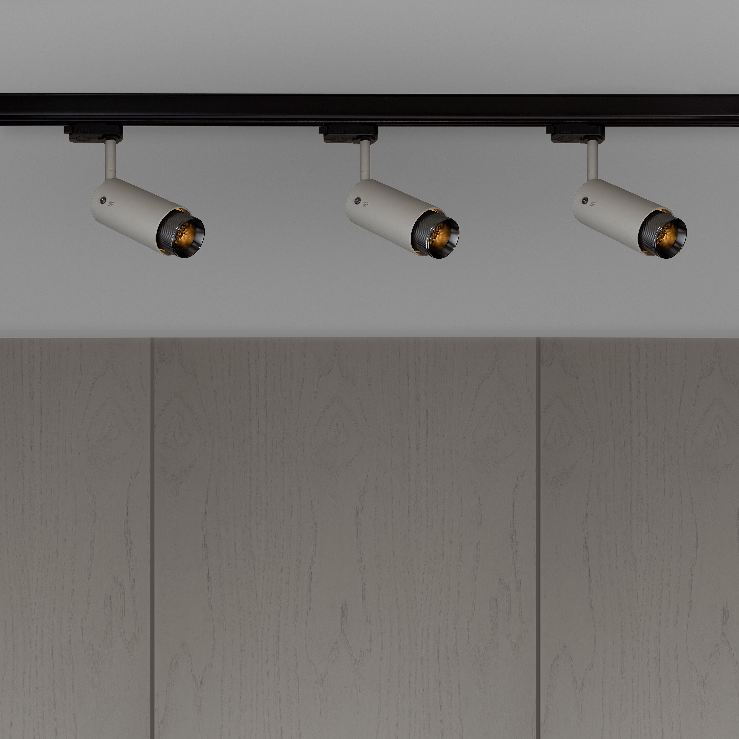 Exhaust track i sten med detaljer i gun metal • Buster + Punch