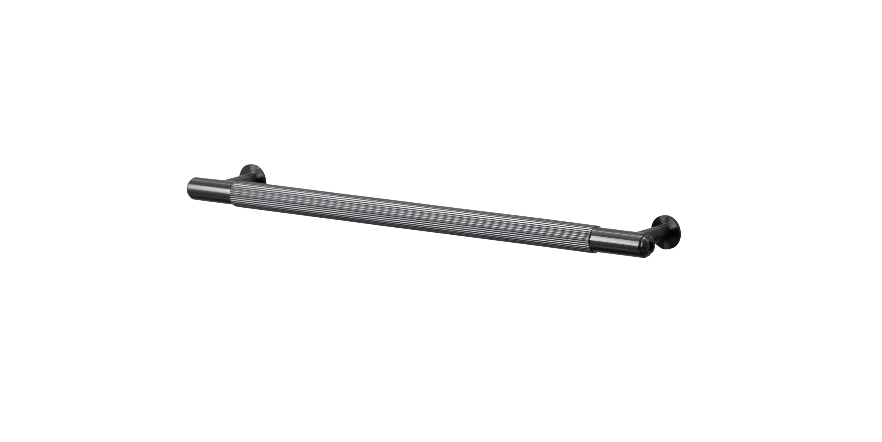 Linear handtag i gun metal med linjerat mönster • Buster + Punch
