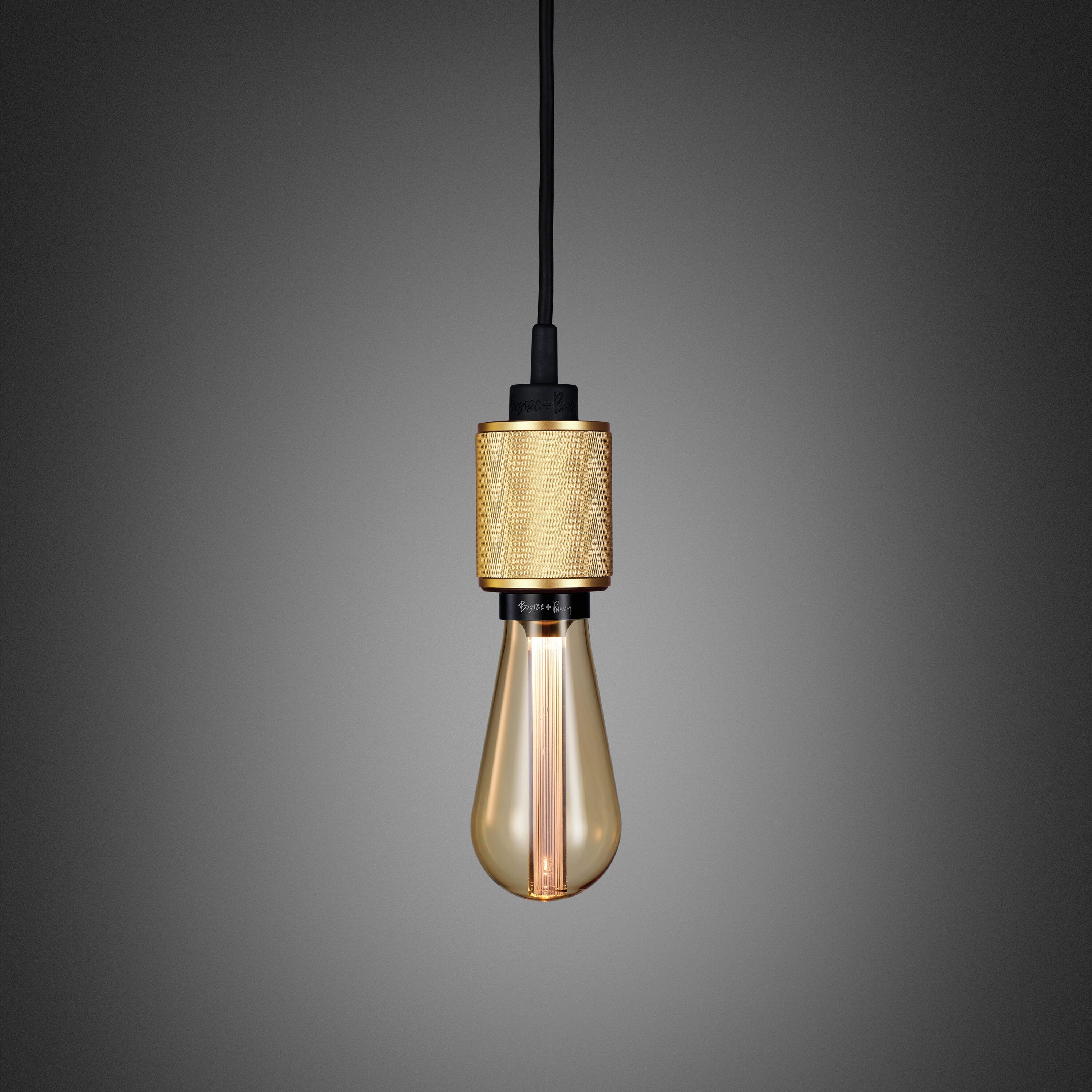 Heavy Metal-pendellampa i massiv mässing • Buster + Punch