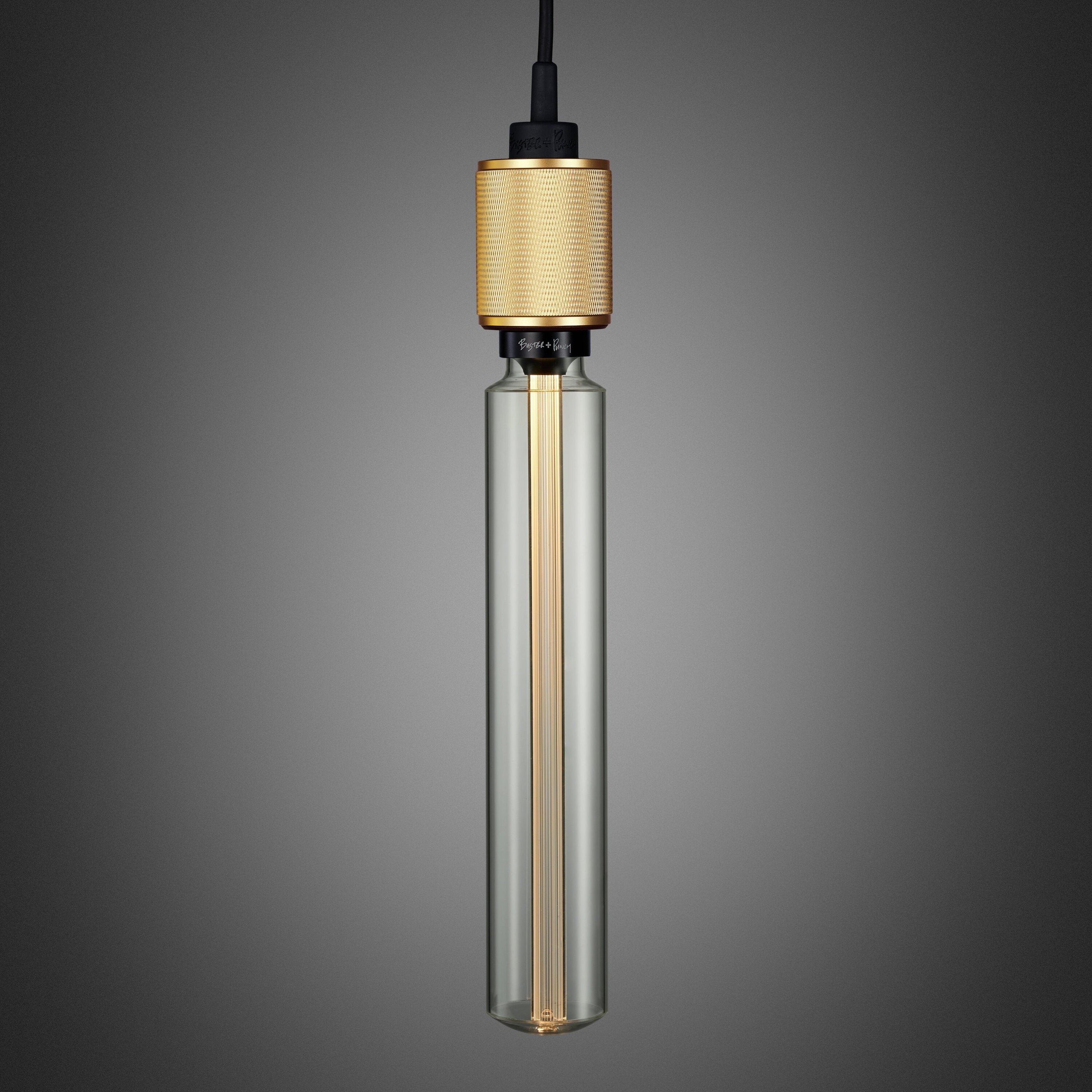 Heavy Metal-pendellampa i massiv mässing • Buster + Punch