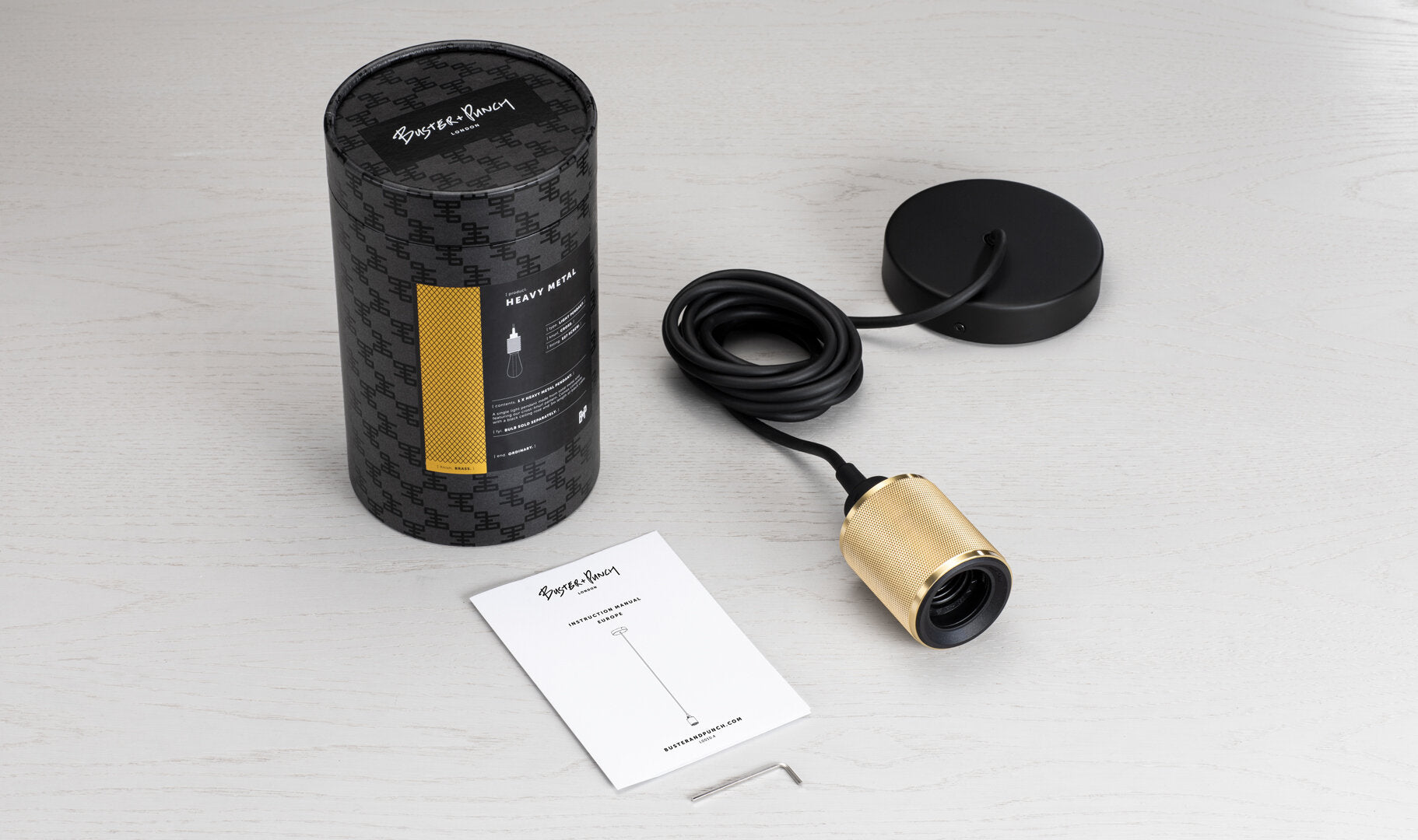 Heavy Metal-pendellampa i massiv mässing • Buster + Punch