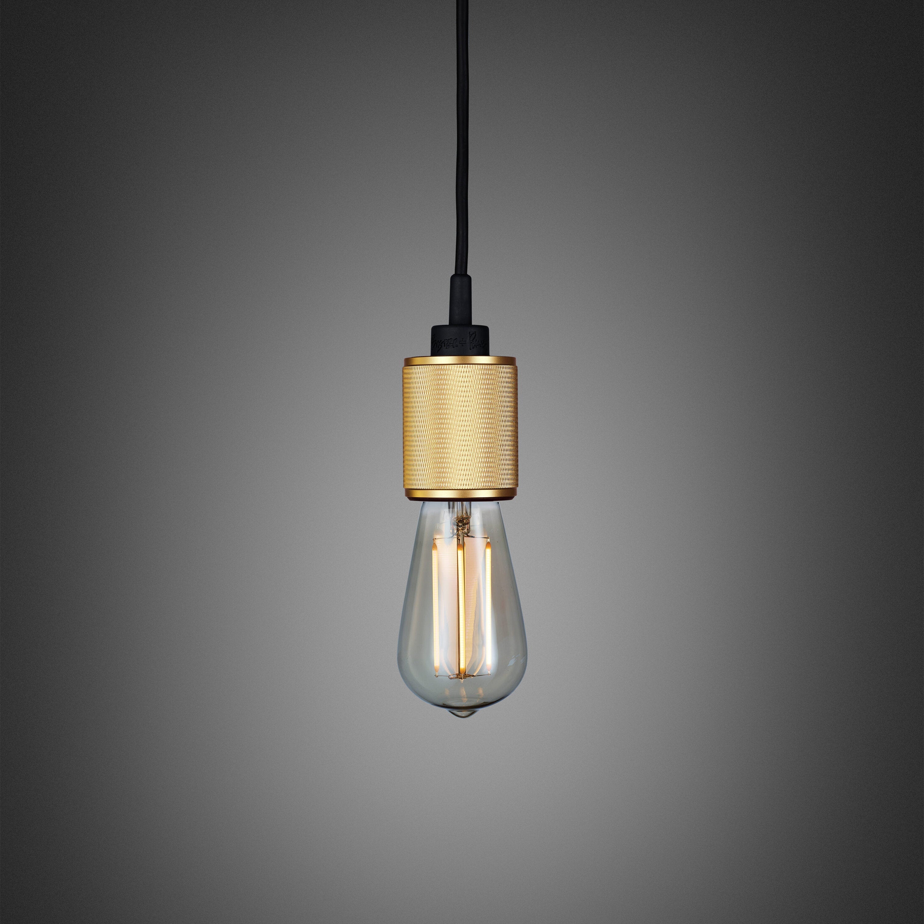 Heavy Metal-pendellampa i massiv mässing • Buster + Punch