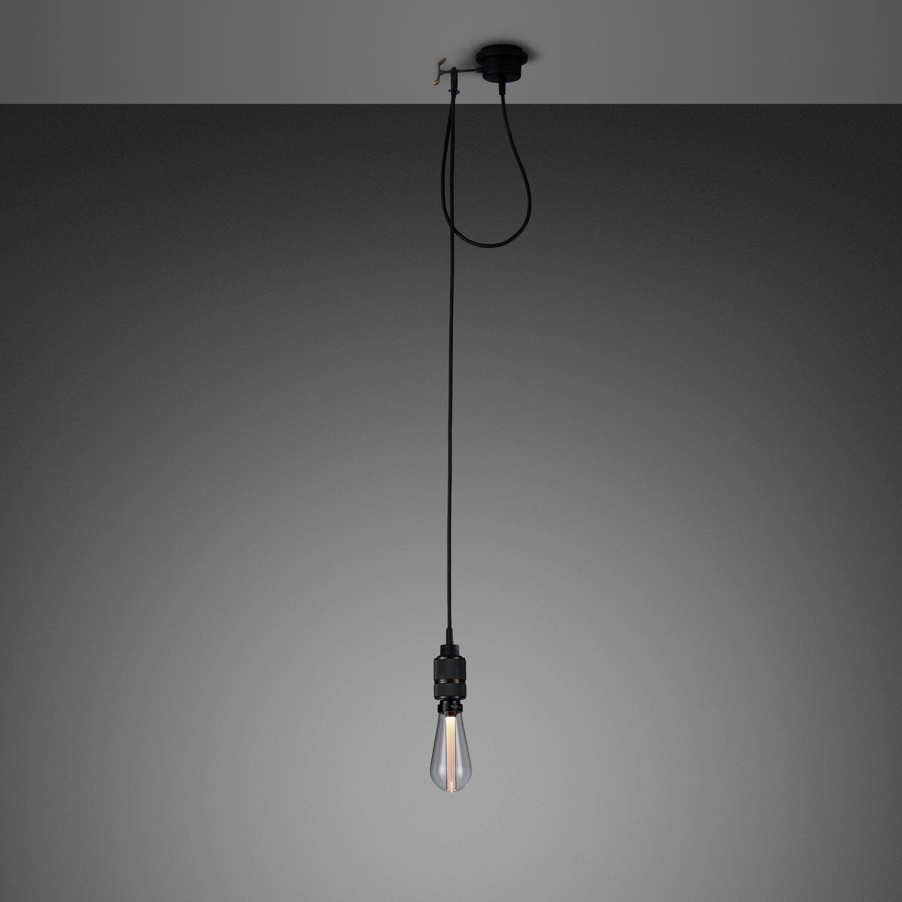 Hooked 1.0 Nude i brunerad mässing • Buster + Punch