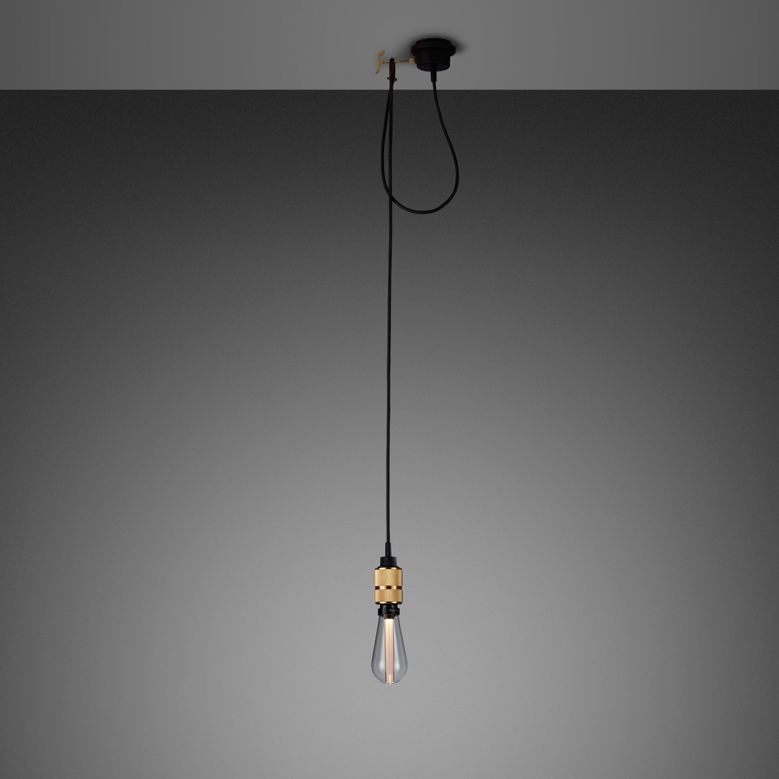 Hooked 1.0 Nude i mässing • Buster + Punch