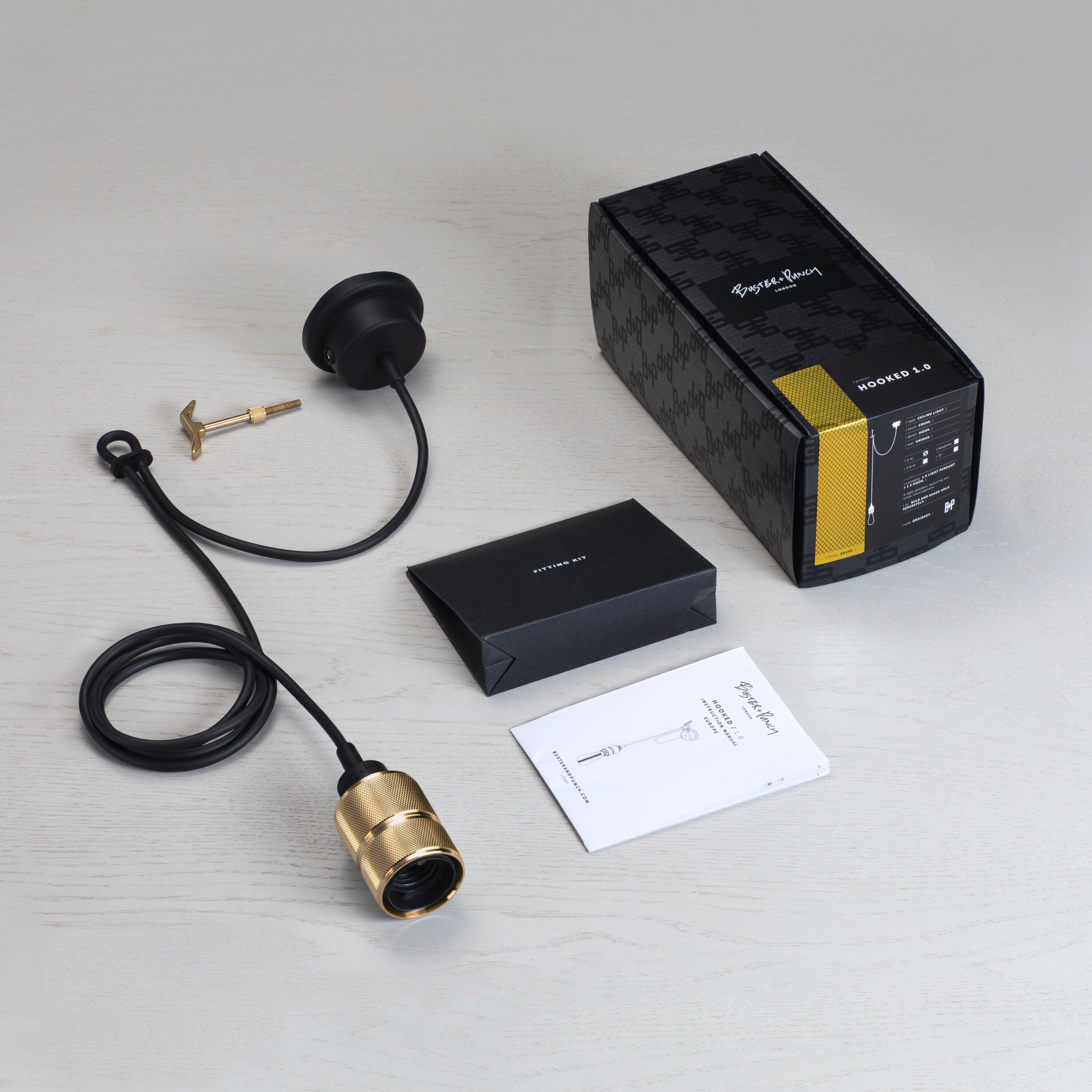 Hooked 1.0 Nude i mässing • Buster + Punch