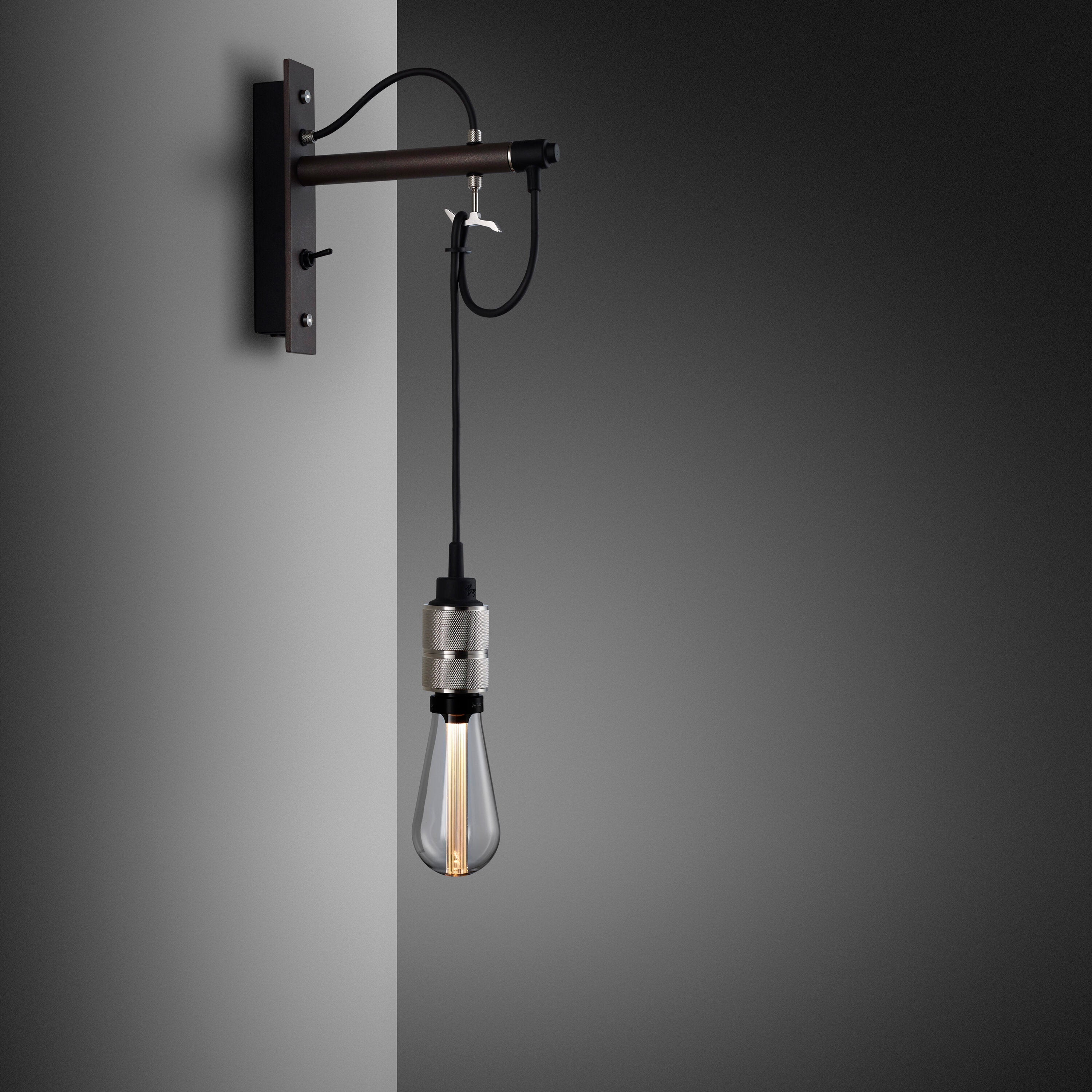 Hook Wall Nude vägglampa i grafit och rostfritt stål • Buster + Punch