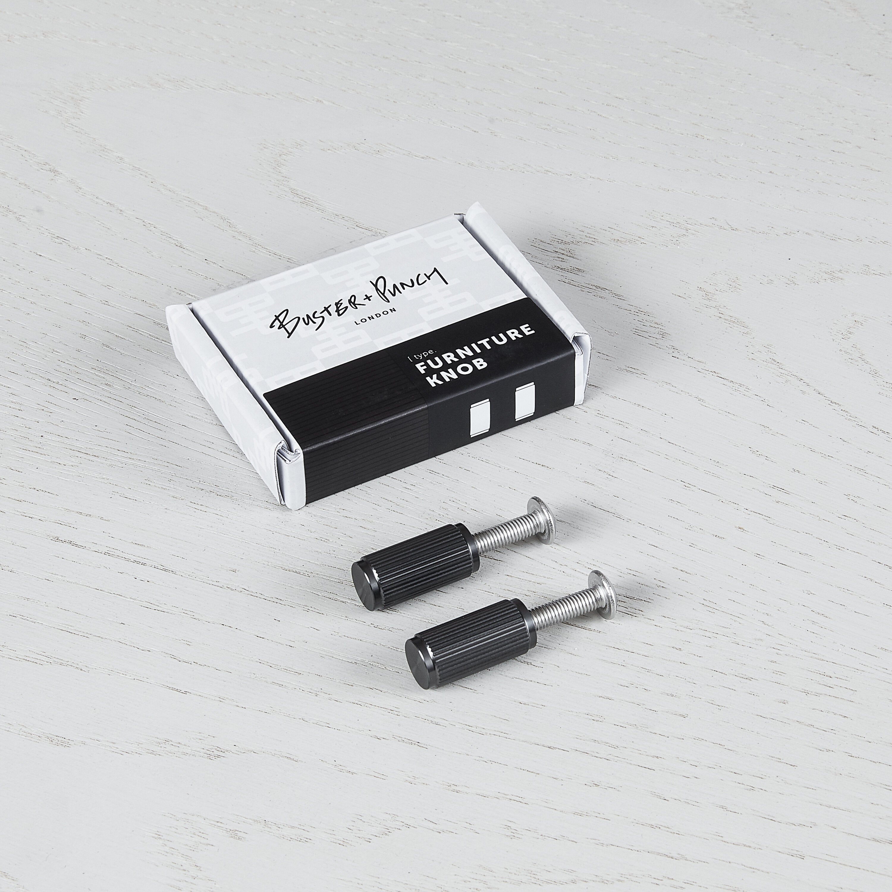 Linear möbelknopp i gun metal med linjerat mönster – 2 st. • Buster + Punch