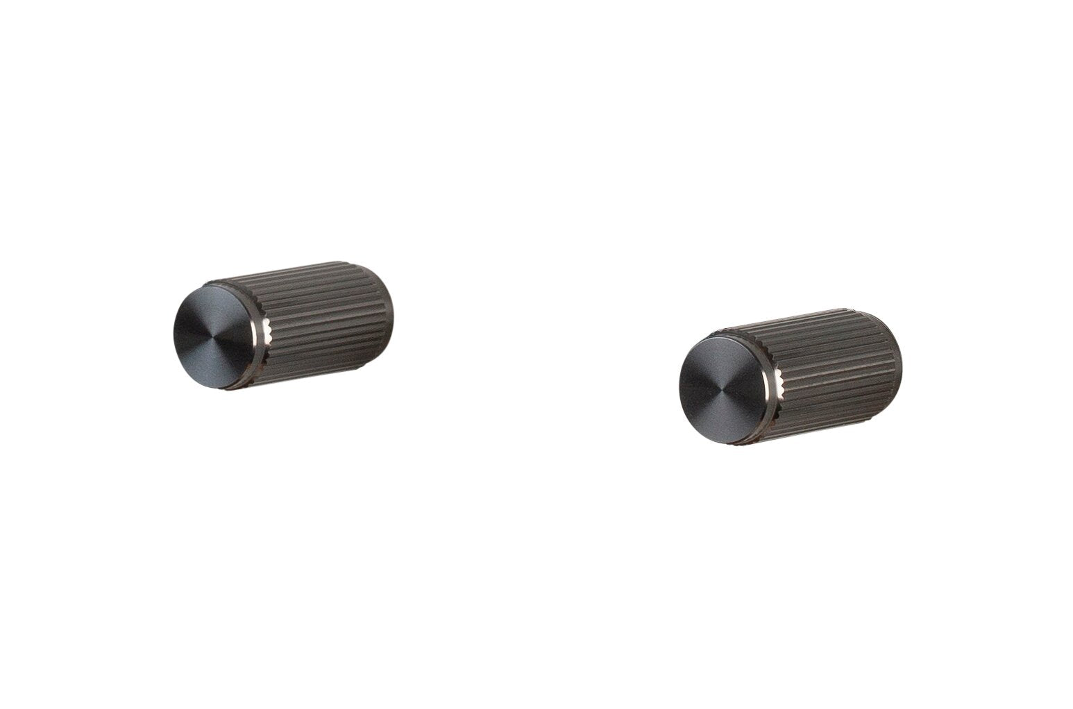 Linear möbelknopp i gun metal med linjerat mönster – 2 st. • Buster + Punch