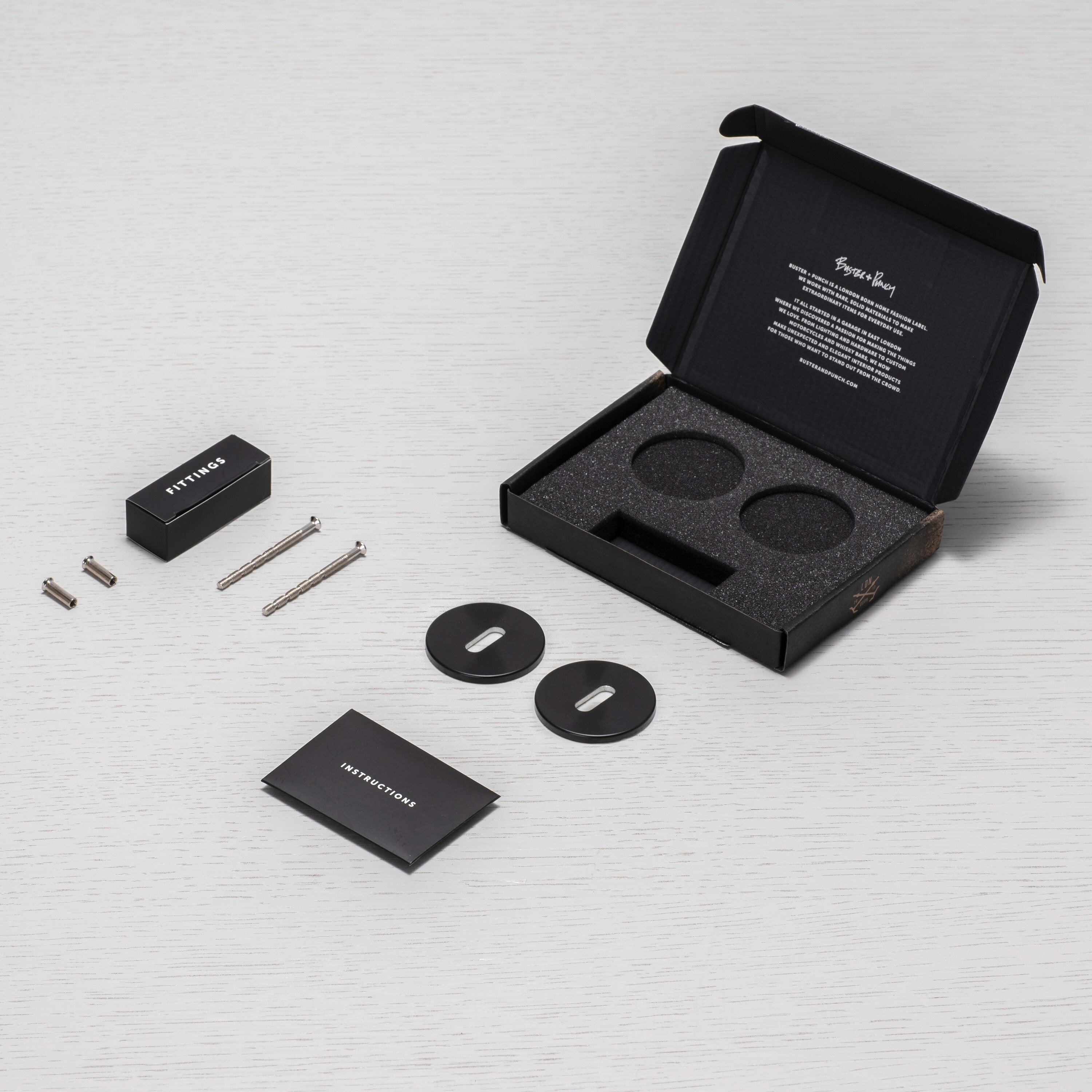 Nyckelplatta i svart aluminium – c/c 27 mm • Buster + Punch