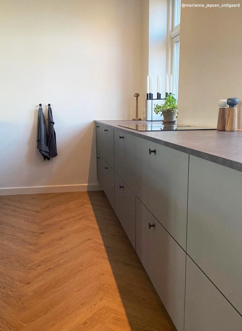 København • möbelknopp i brunerad massiv mässing